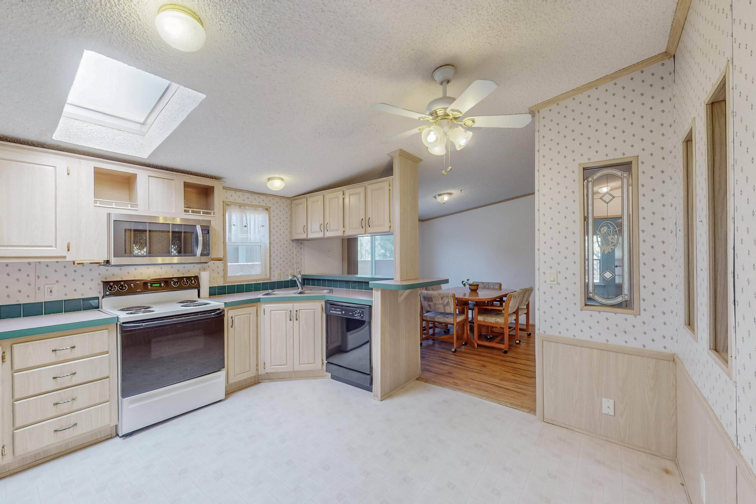 118 Sunrise Bluffs Drive