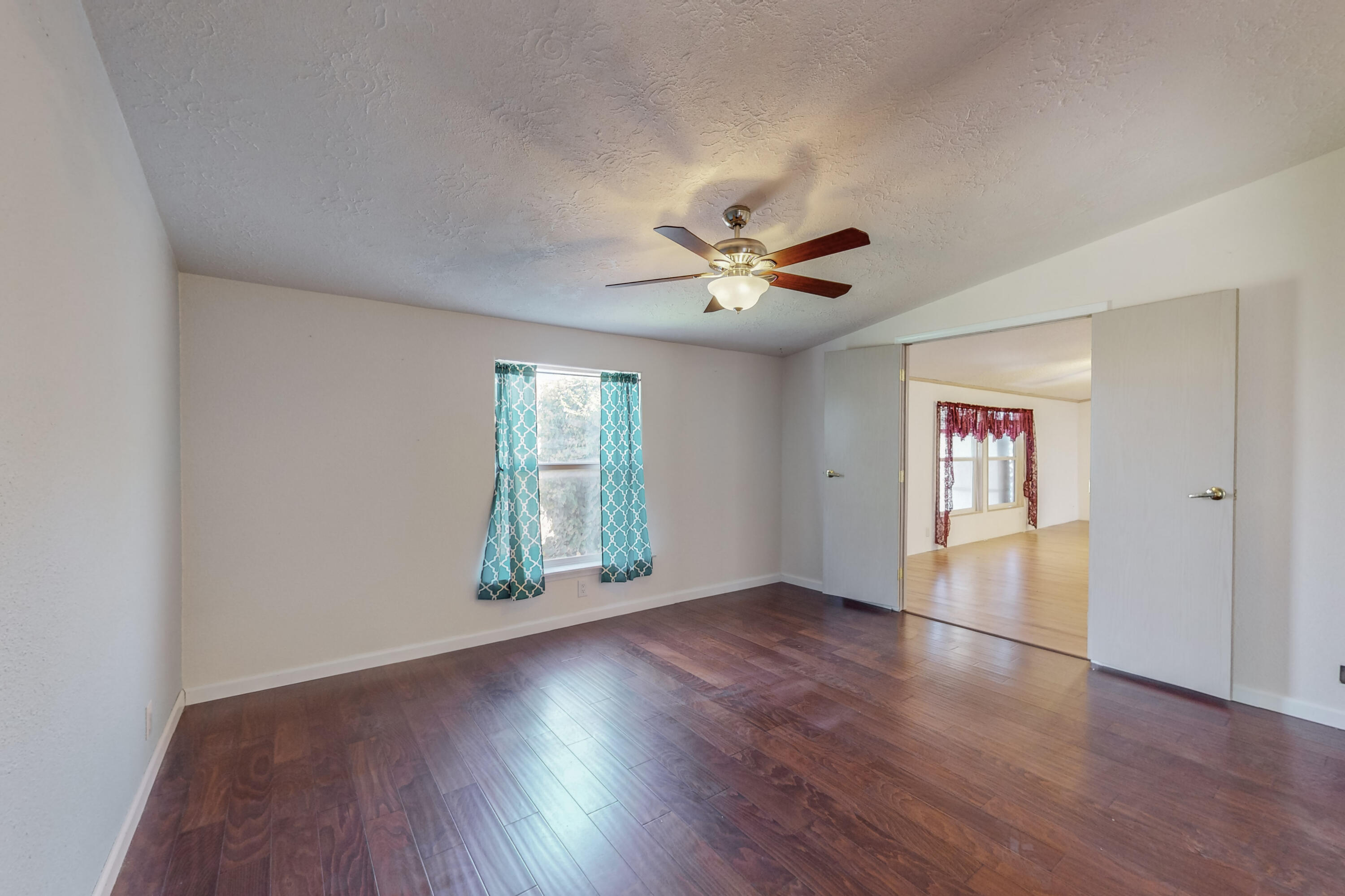 118 Sunrise Bluffs Drive