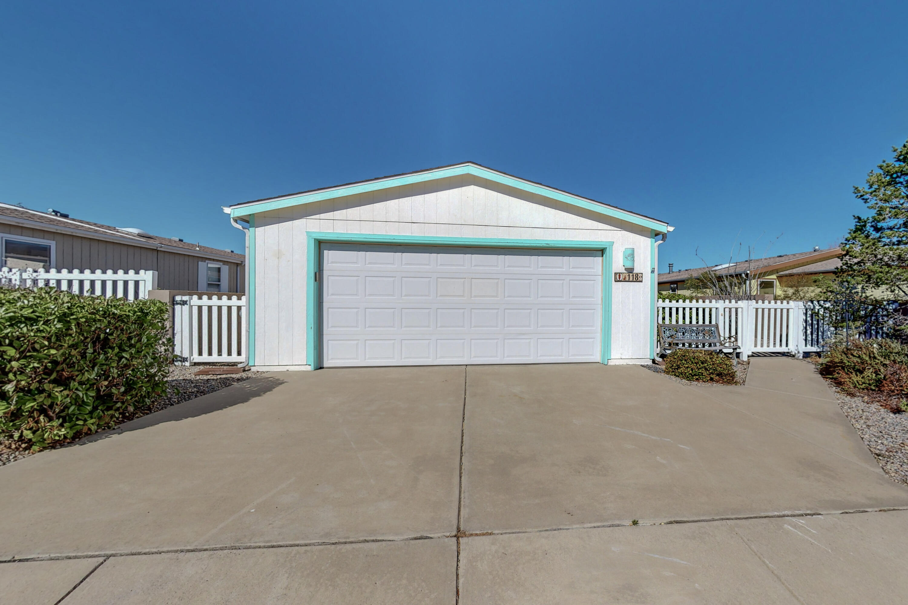 118 Sunrise Bluffs Drive