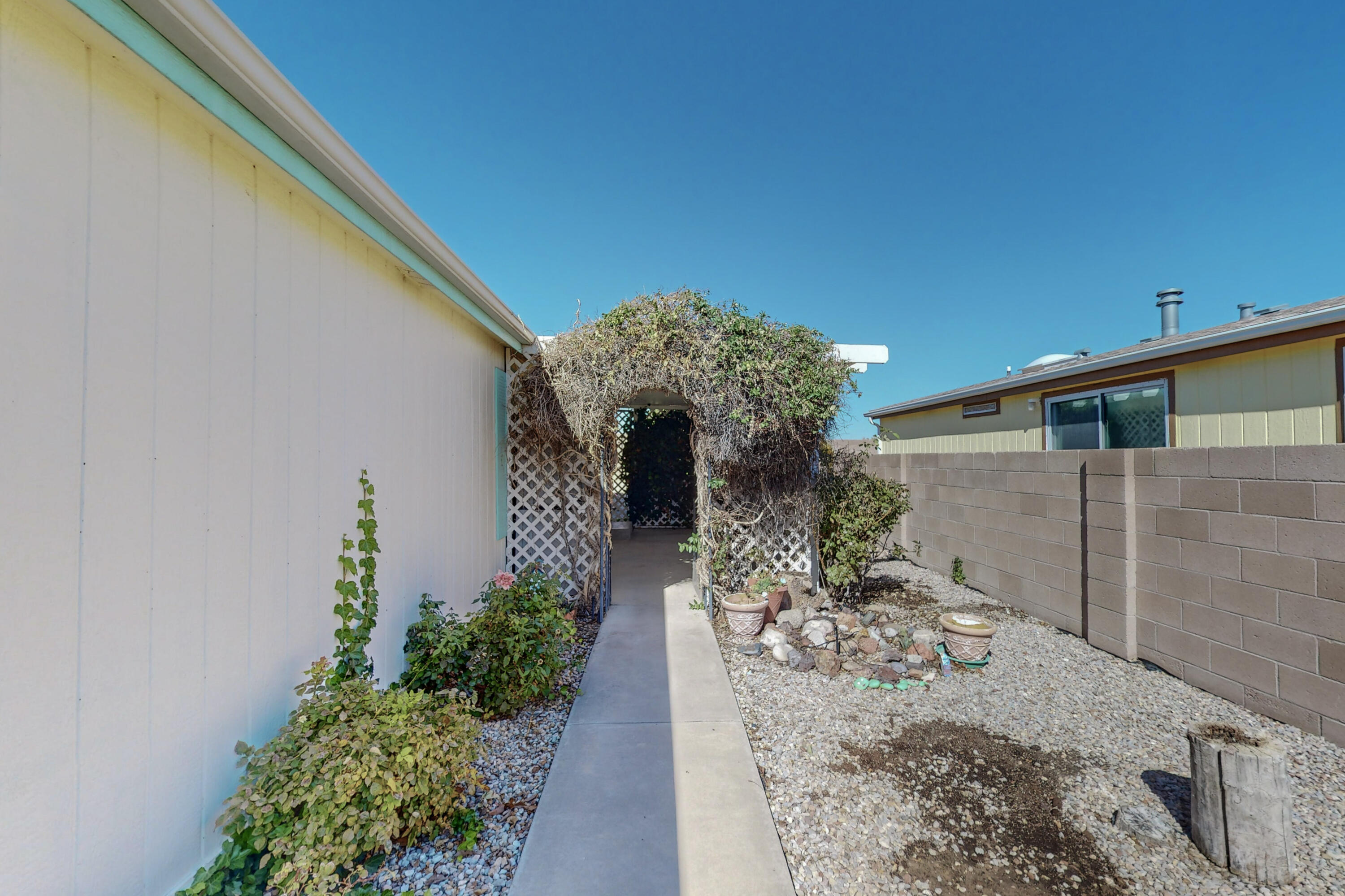 118 Sunrise Bluffs Drive