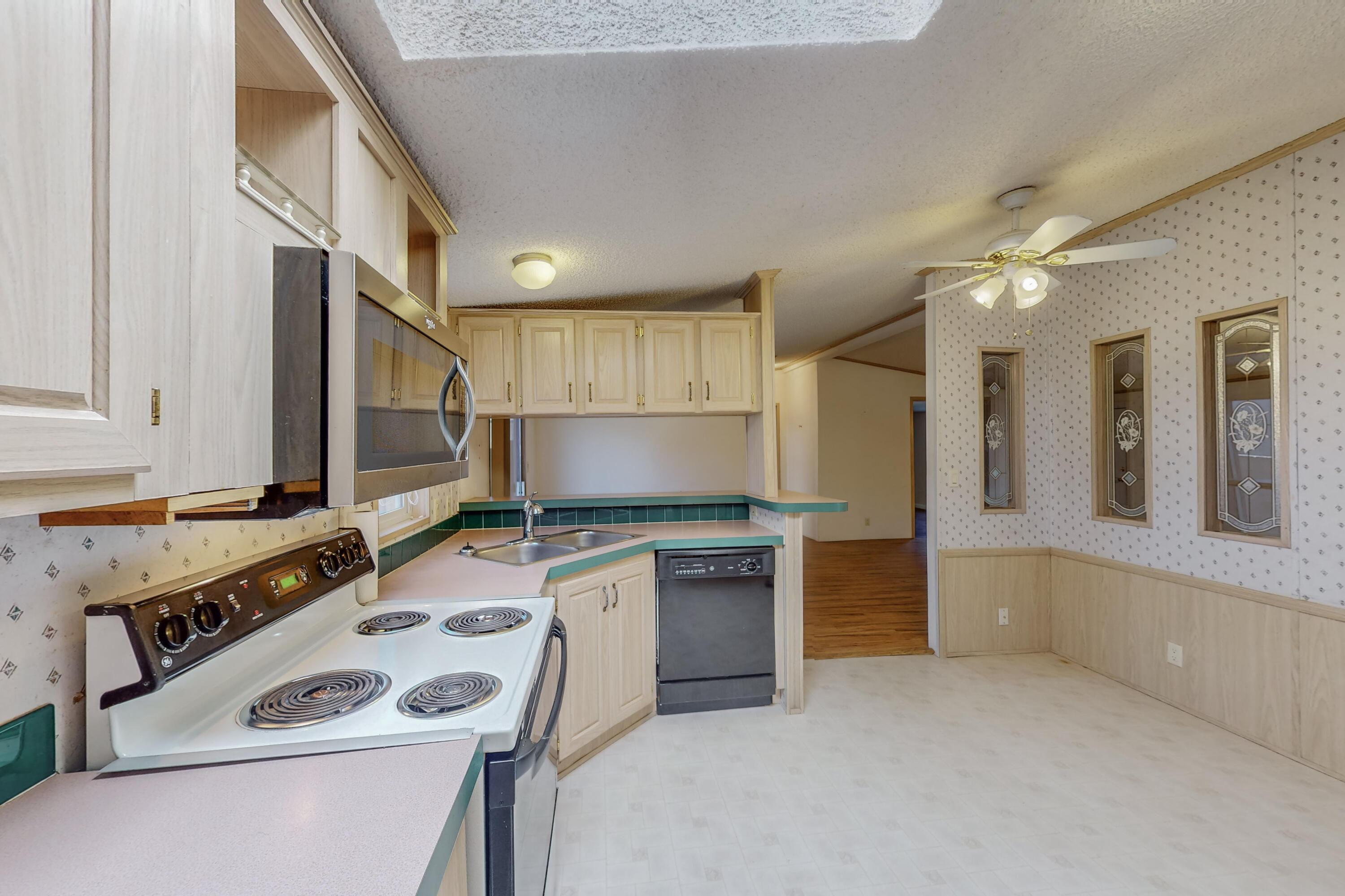 118 Sunrise Bluffs Drive