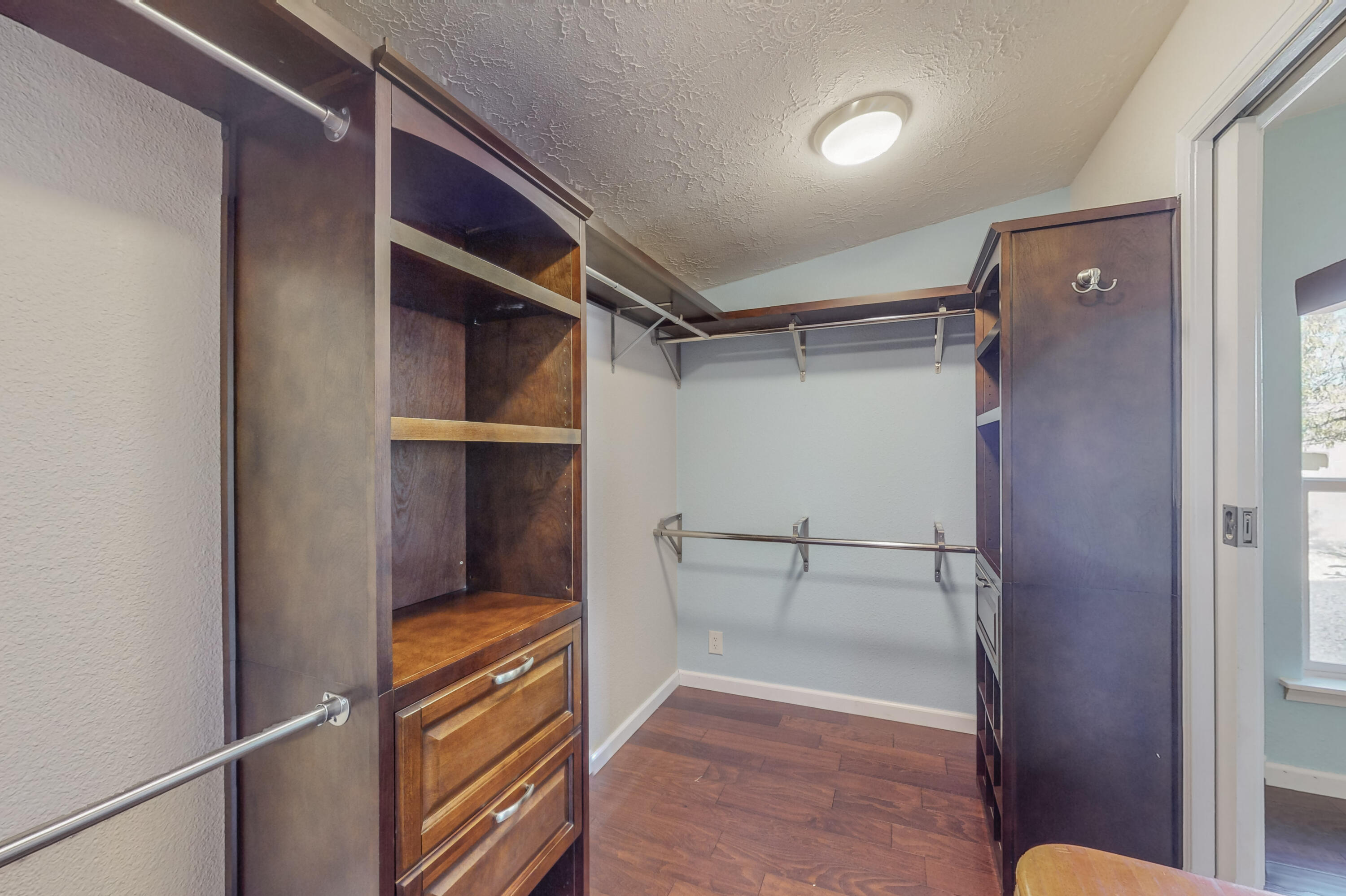 118 Sunrise Bluffs Drive