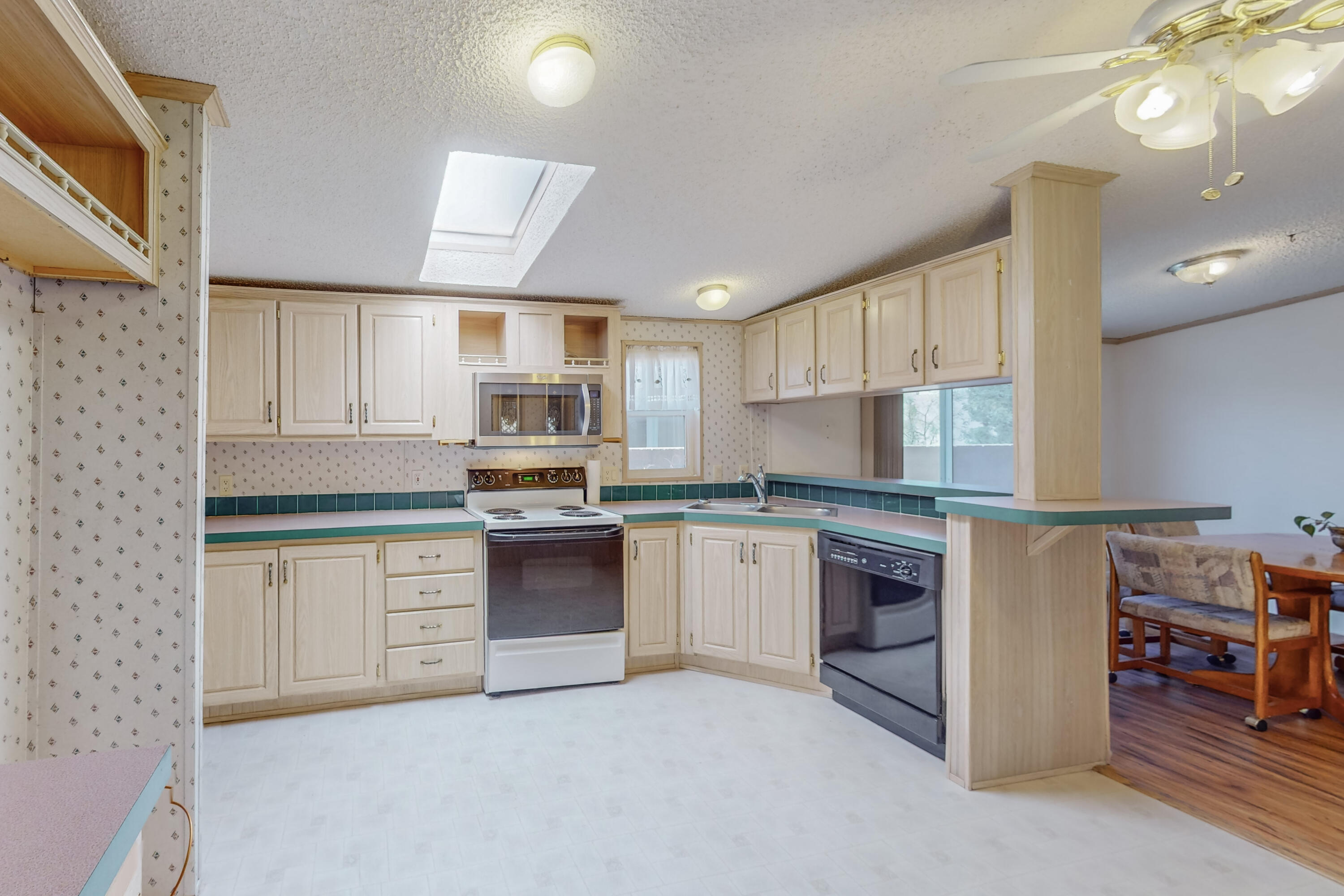 118 Sunrise Bluffs Drive