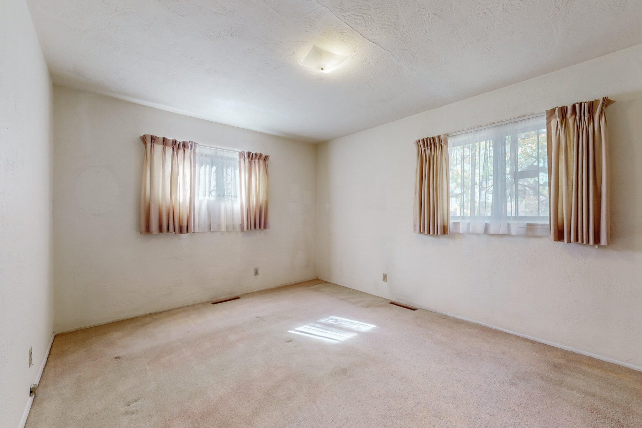 700 Cardenas Drive SE