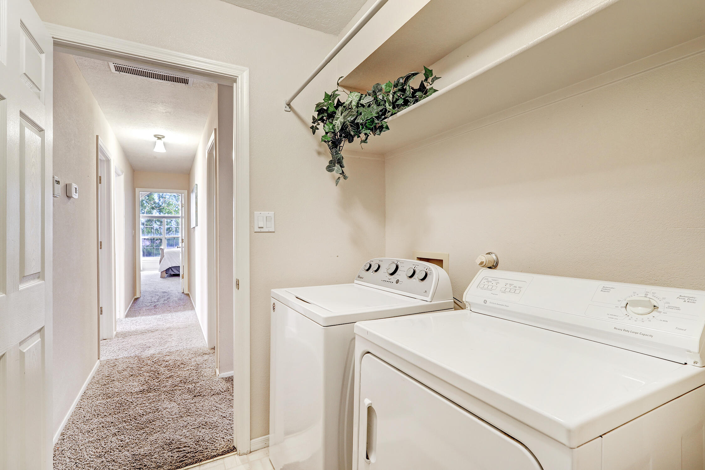 9208 Saguaro Street NW