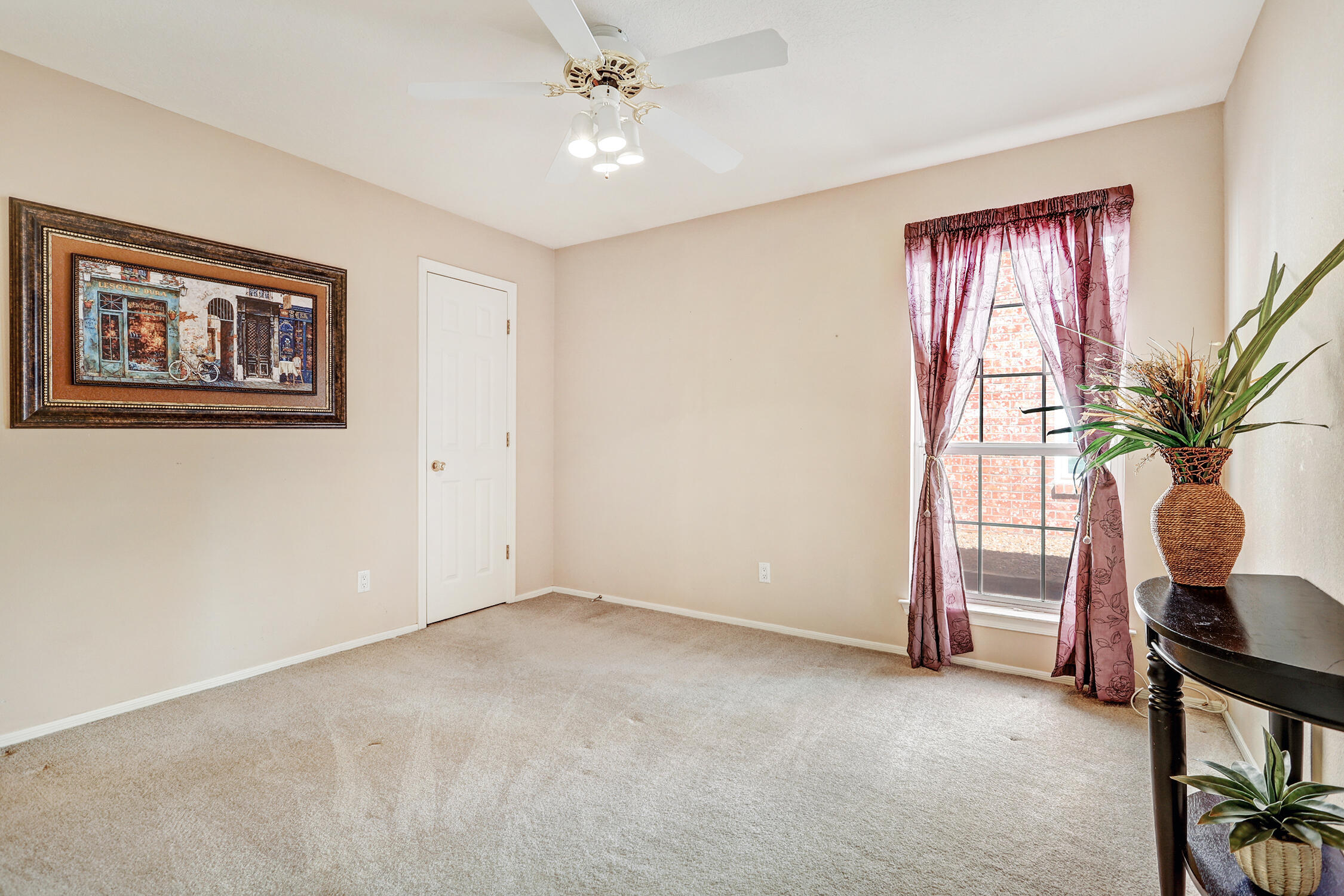 9208 Saguaro Street NW