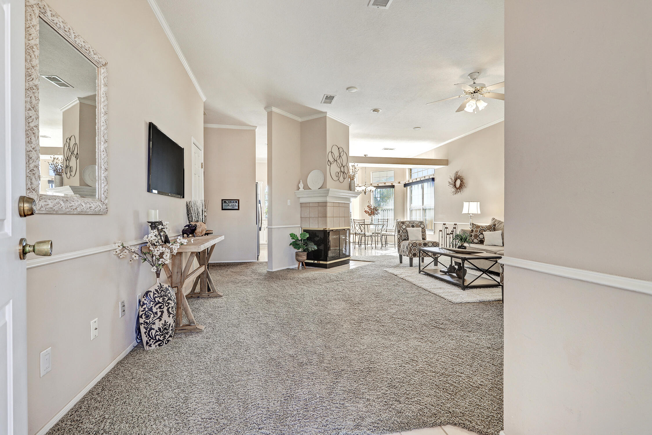 9208 Saguaro Street NW