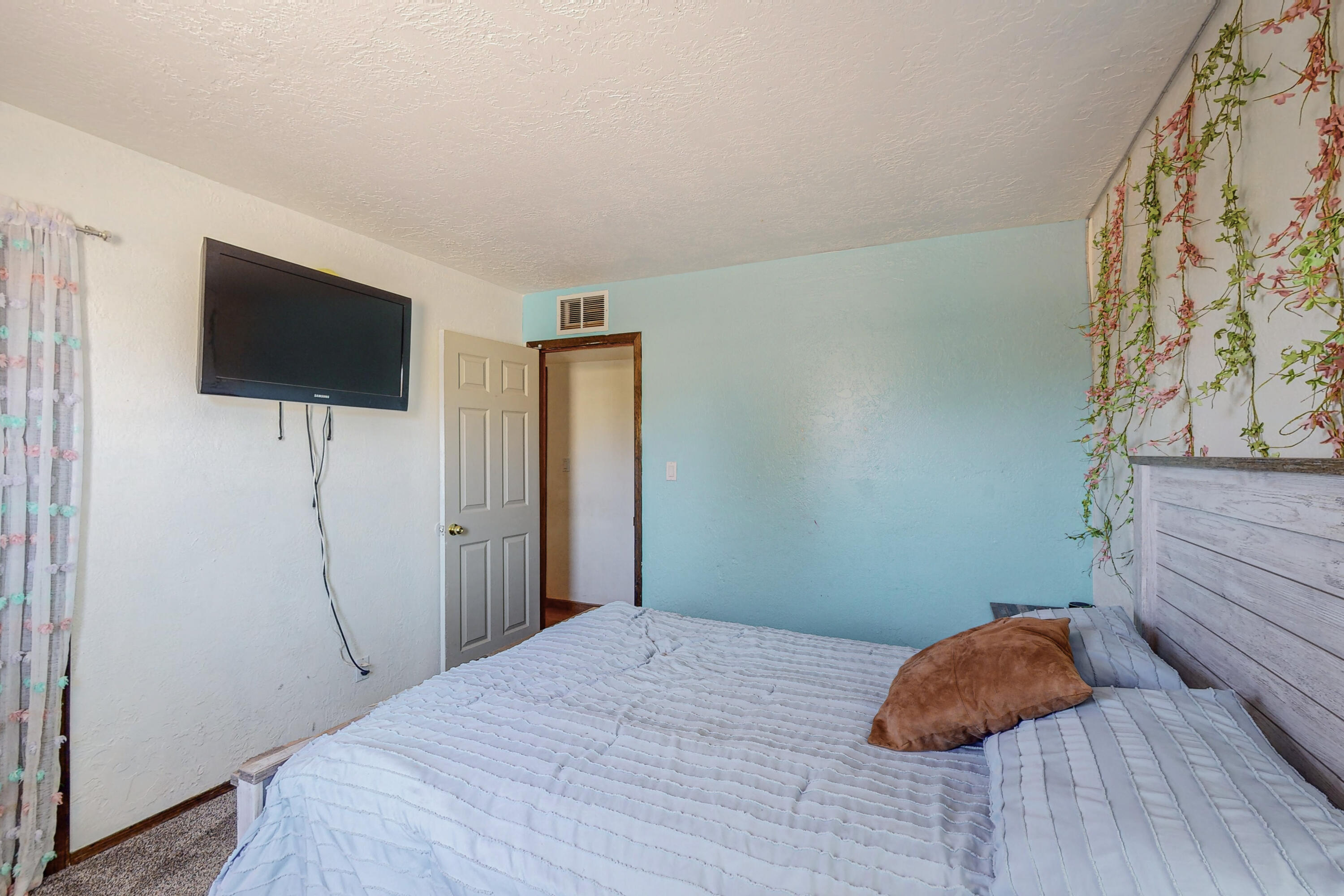 115 2nd Street SE
