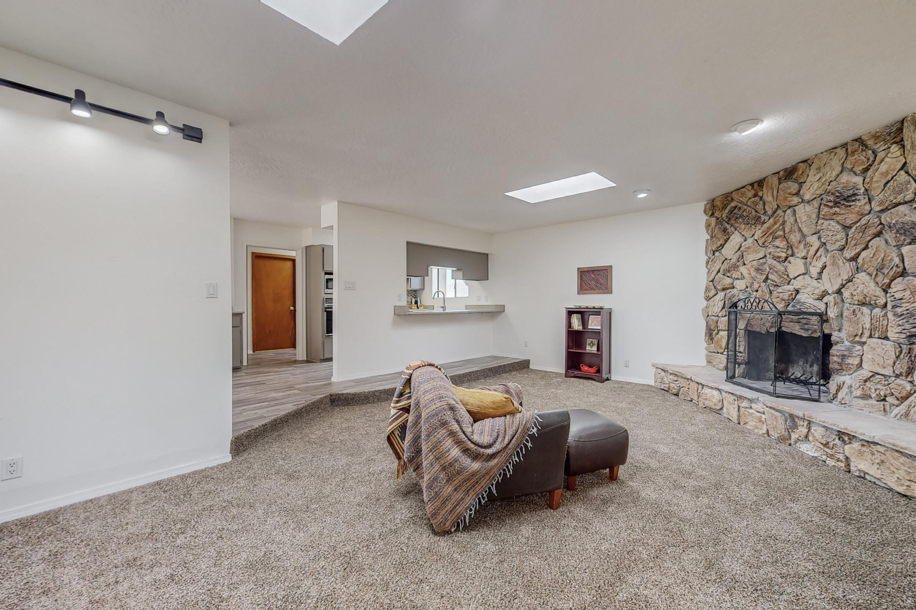 9109 Comanche Road NE