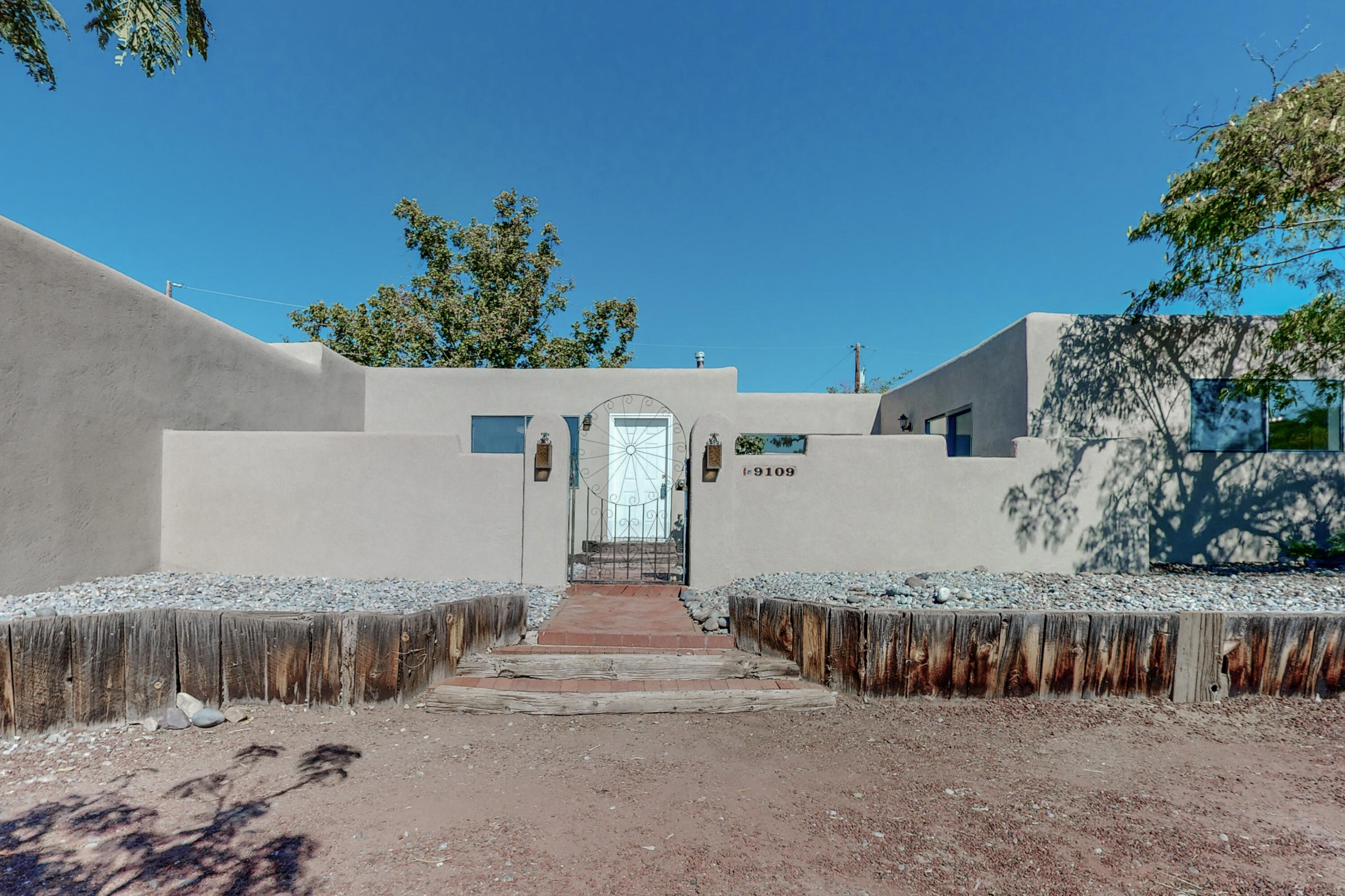 9109 Comanche Road NE