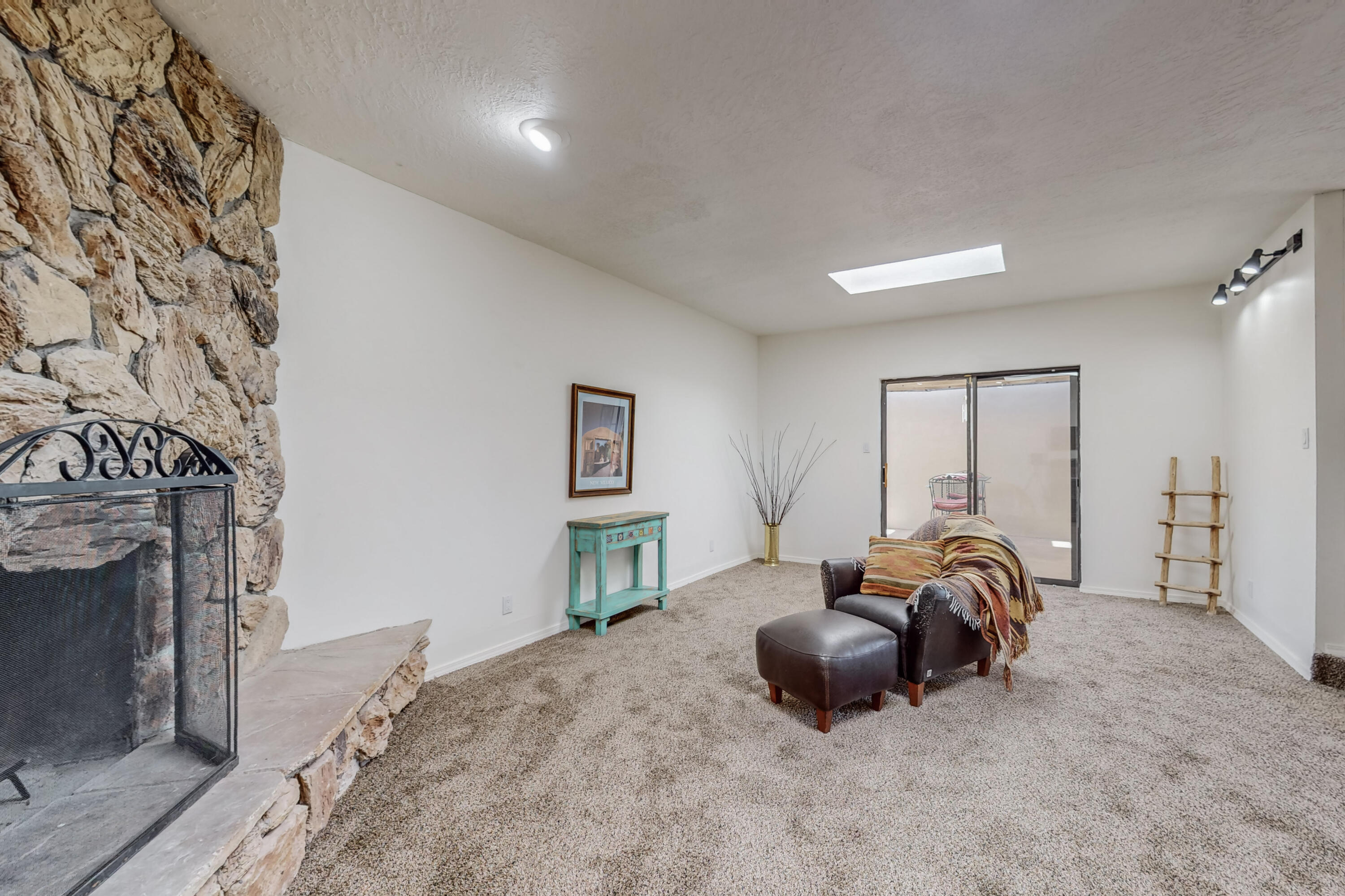 9109 Comanche Road NE