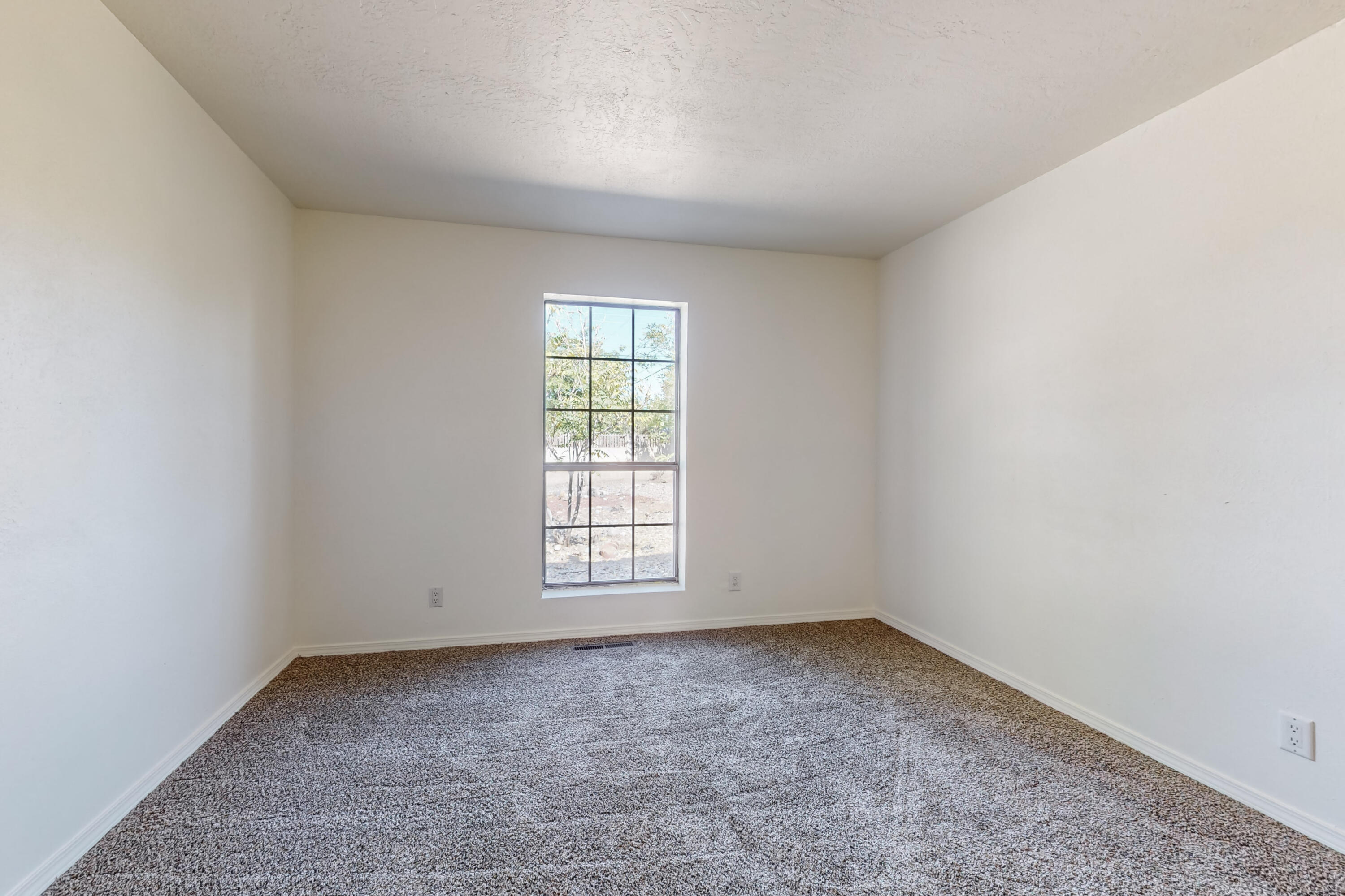 9109 Comanche Road NE