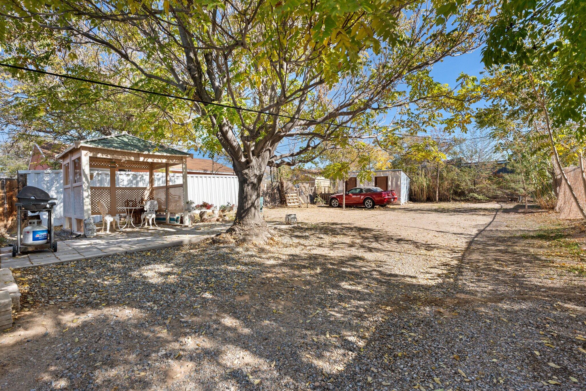 1204 Edith Boulevard SE