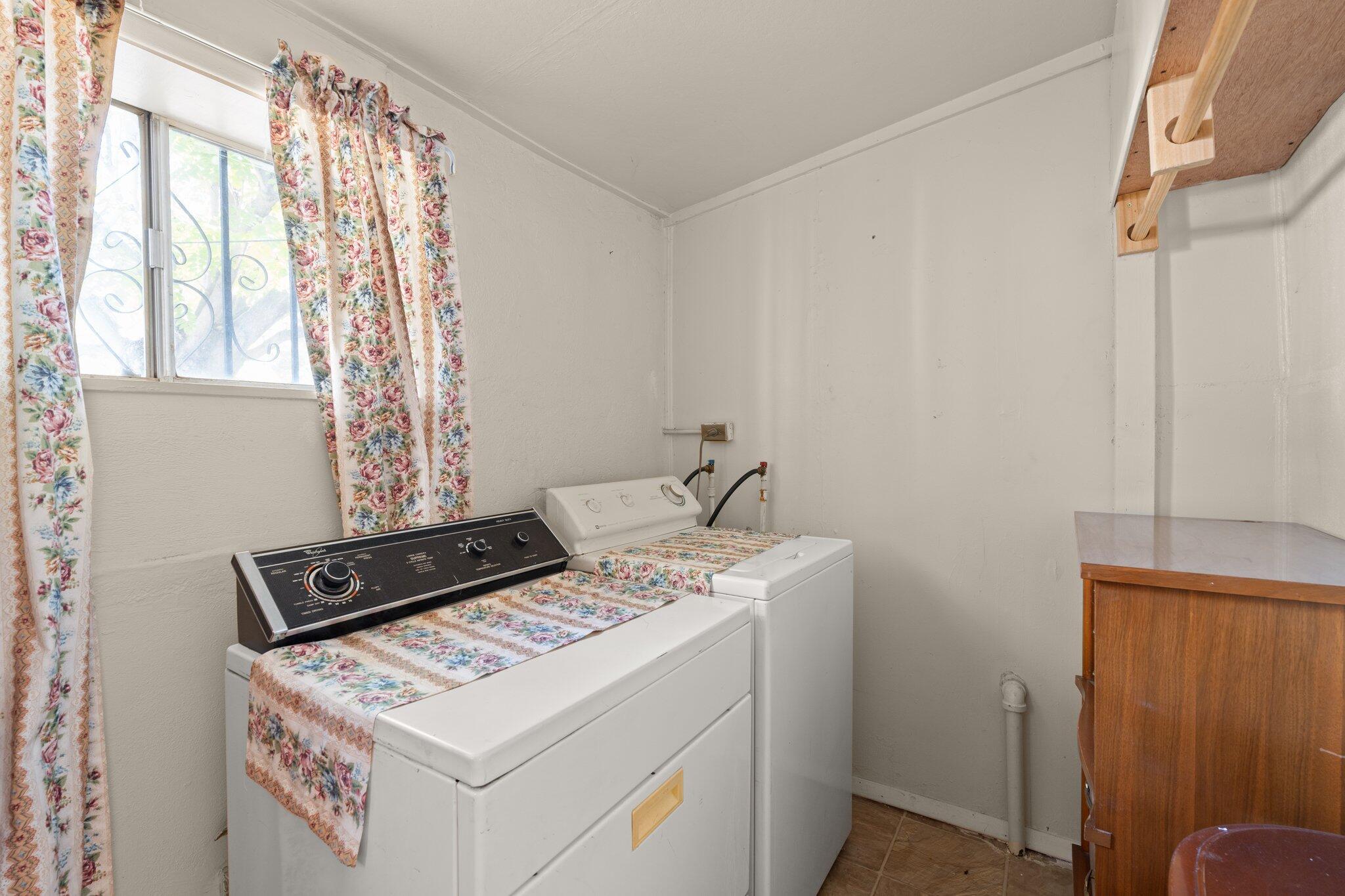 1204 Edith Boulevard SE