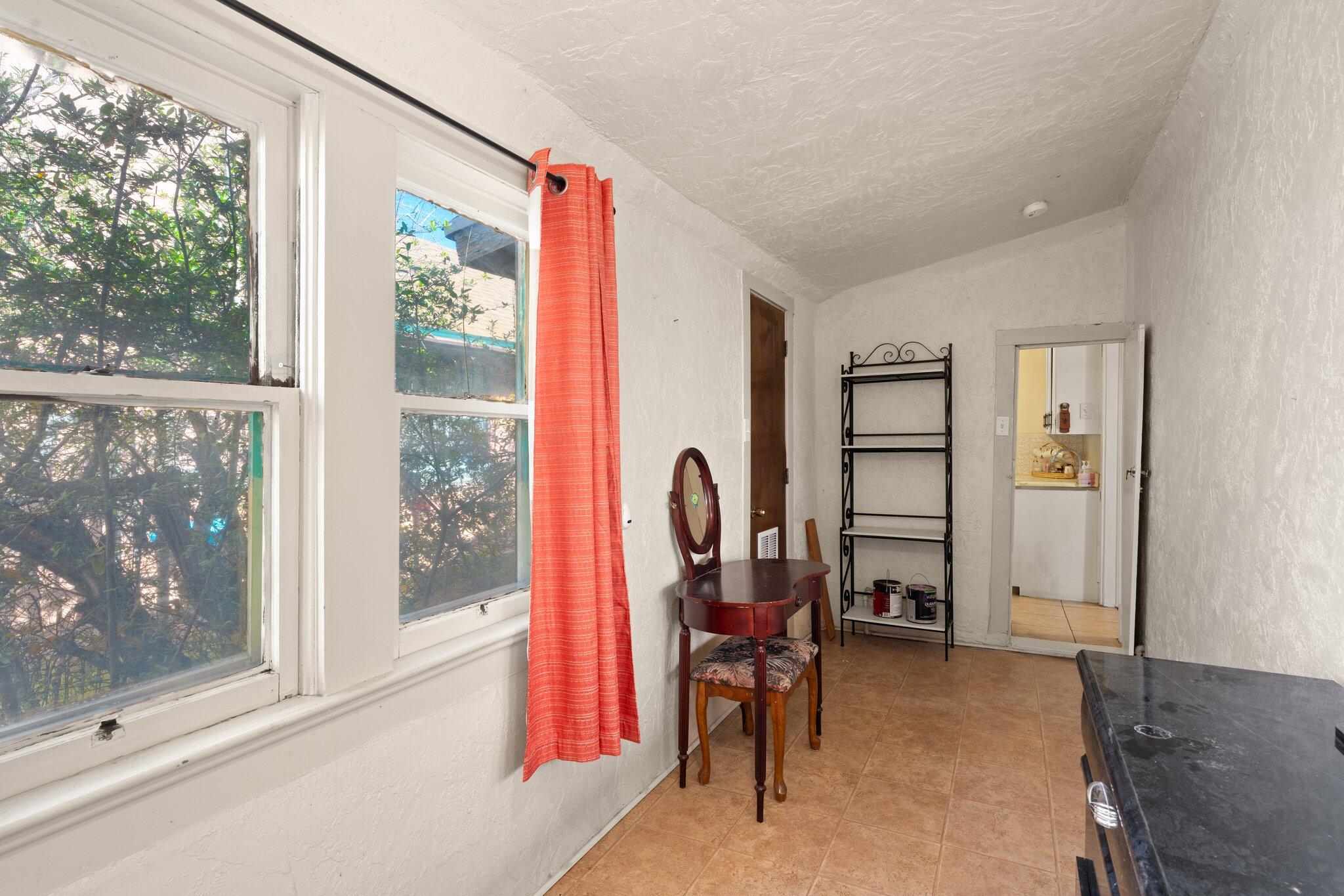 1204 Edith Boulevard SE