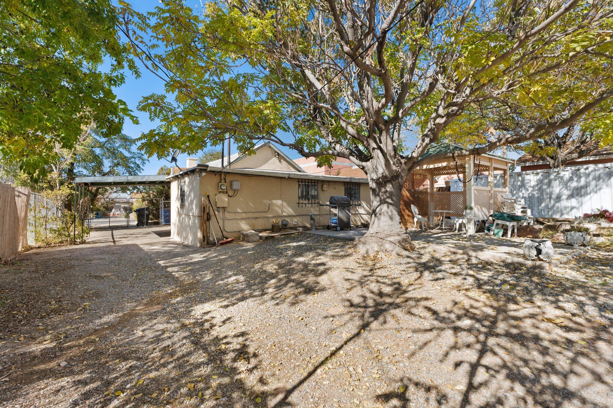 1204 Edith Boulevard SE