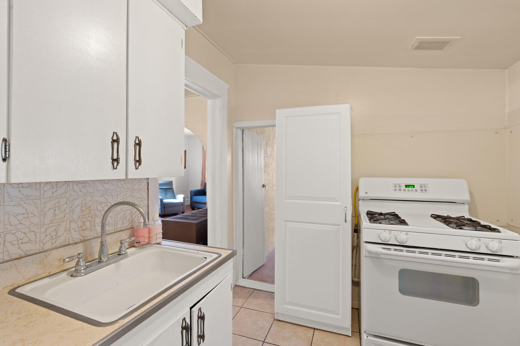 1204 Edith Boulevard SE