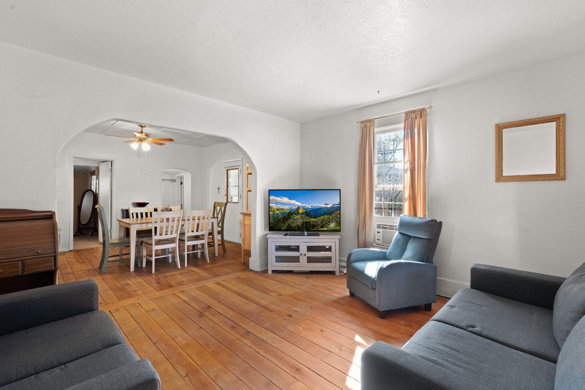 1204 Edith Boulevard SE