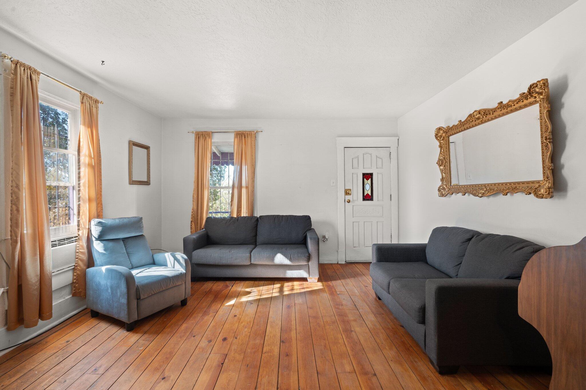 1204 Edith Boulevard SE