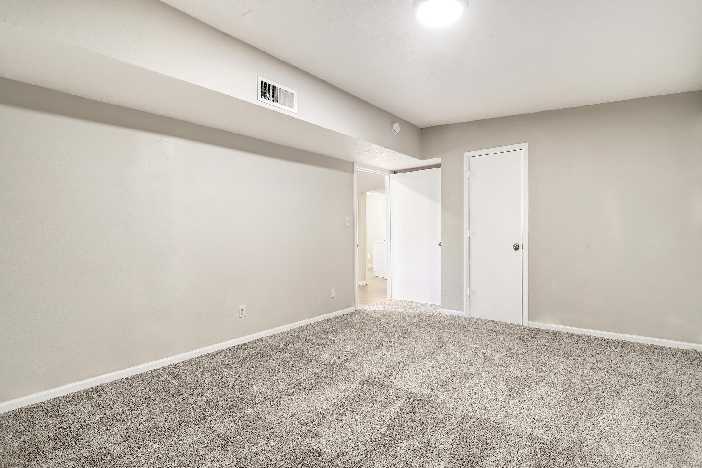 1907 Isleta Boulevard SW Unit: 6