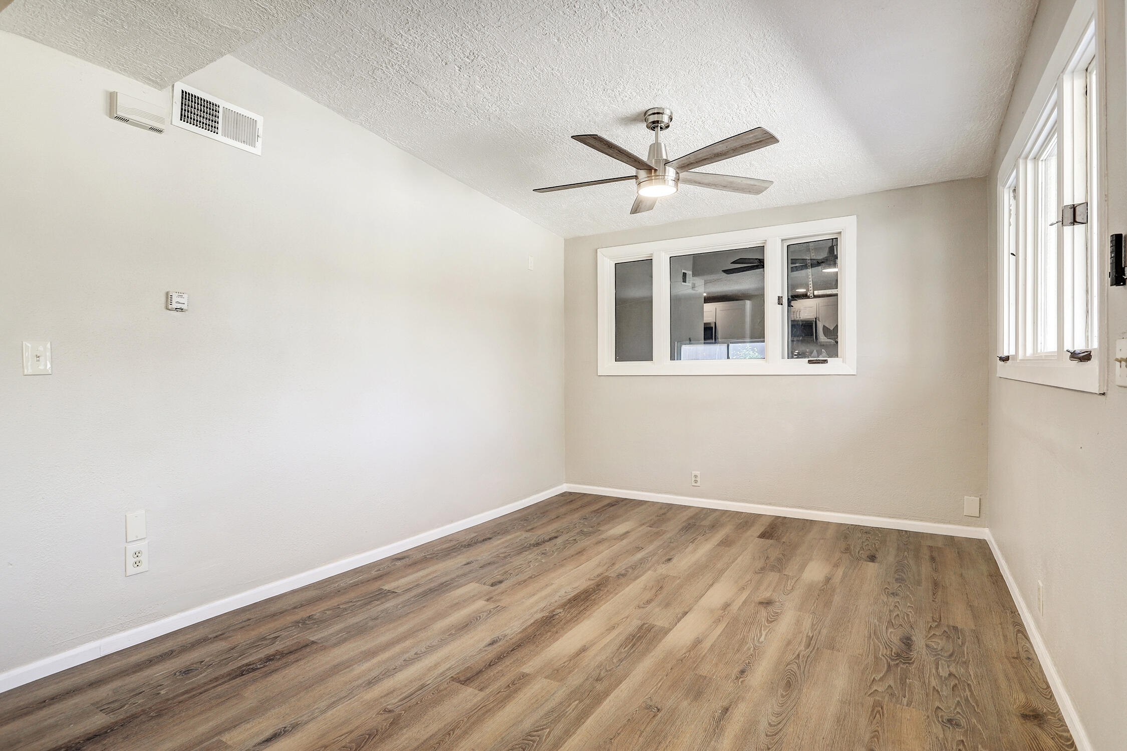 1907 Isleta Boulevard SW Unit: 6