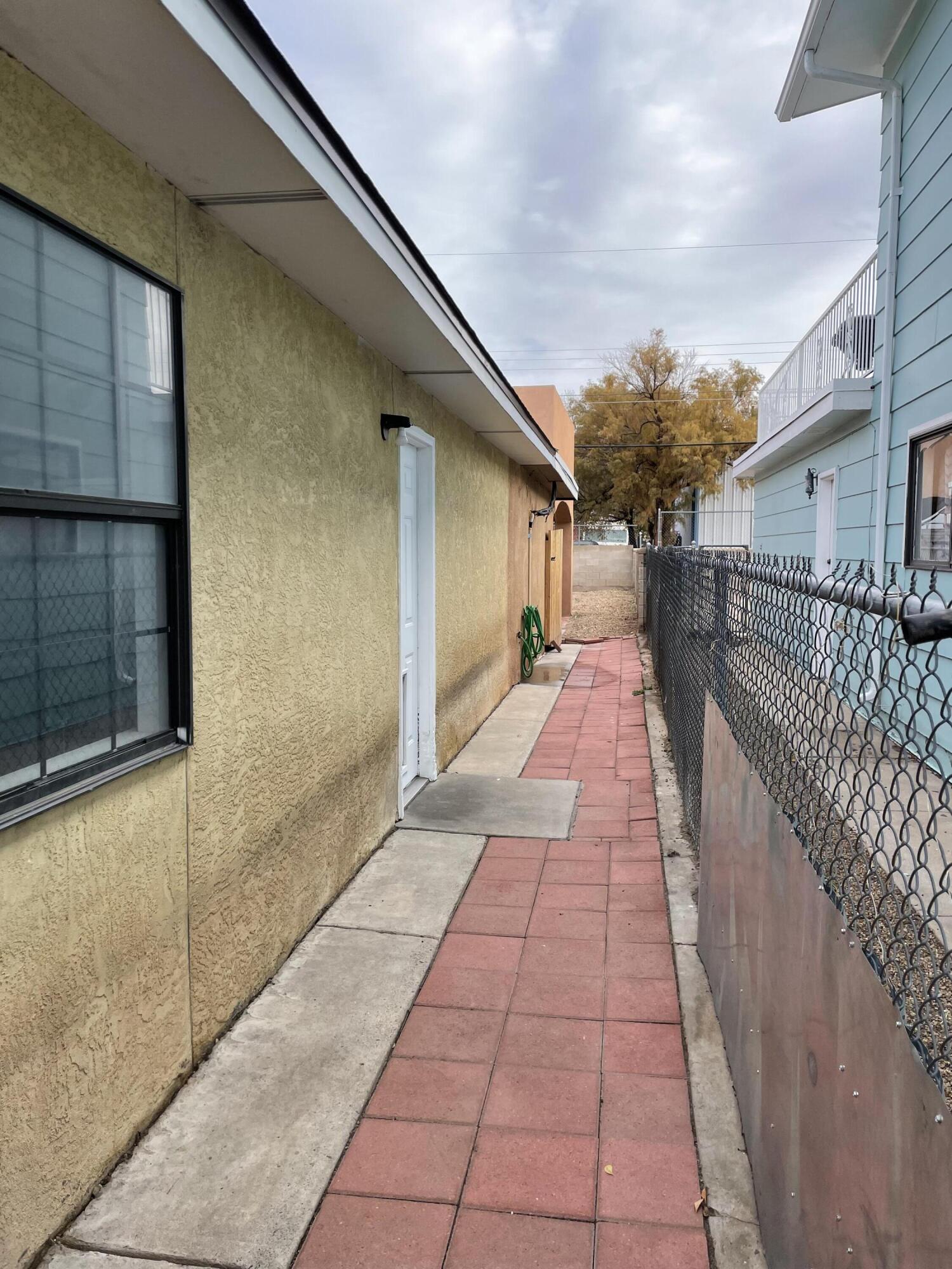 212 Maxine Street NE