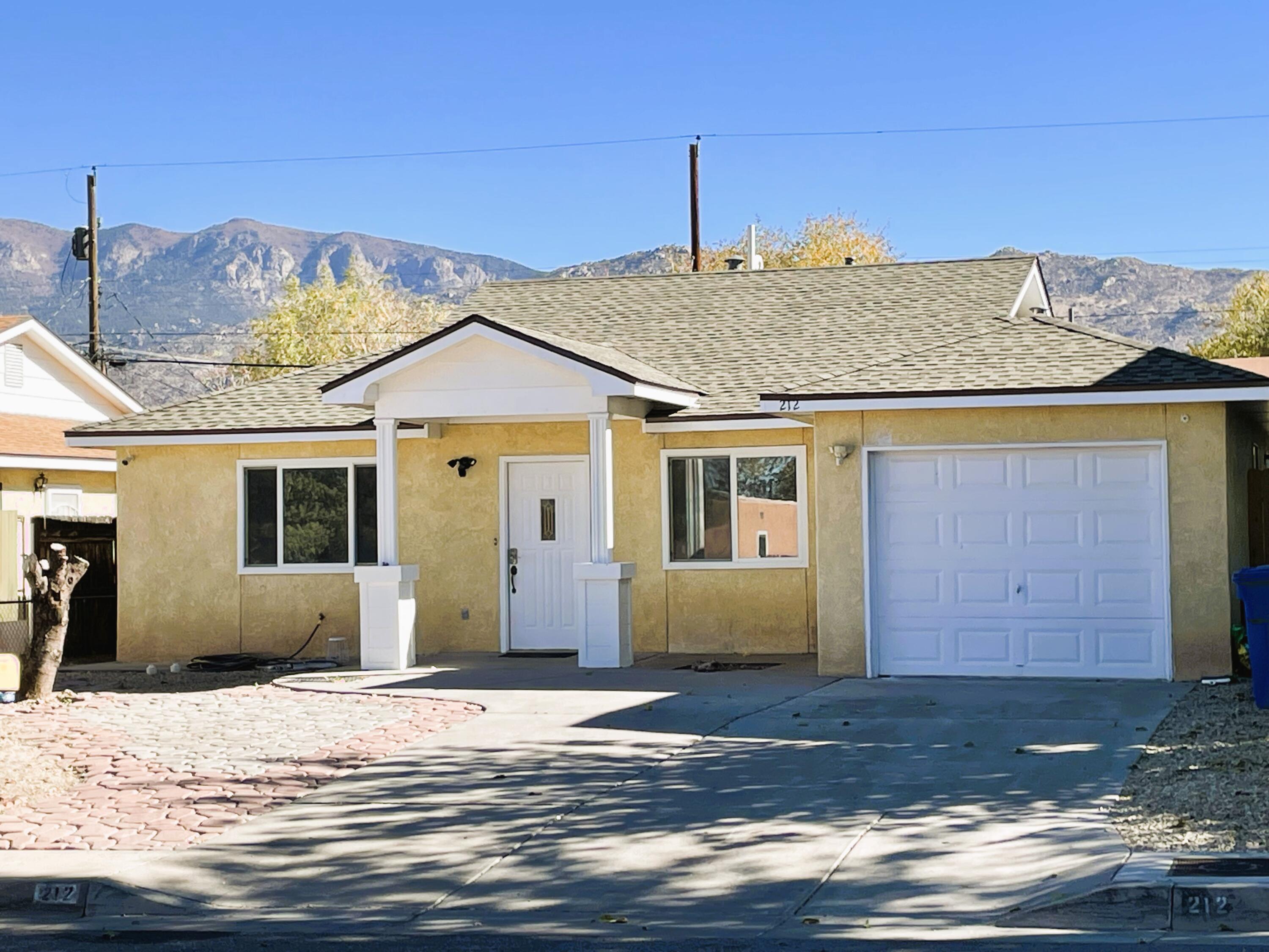 212 Maxine Street NE