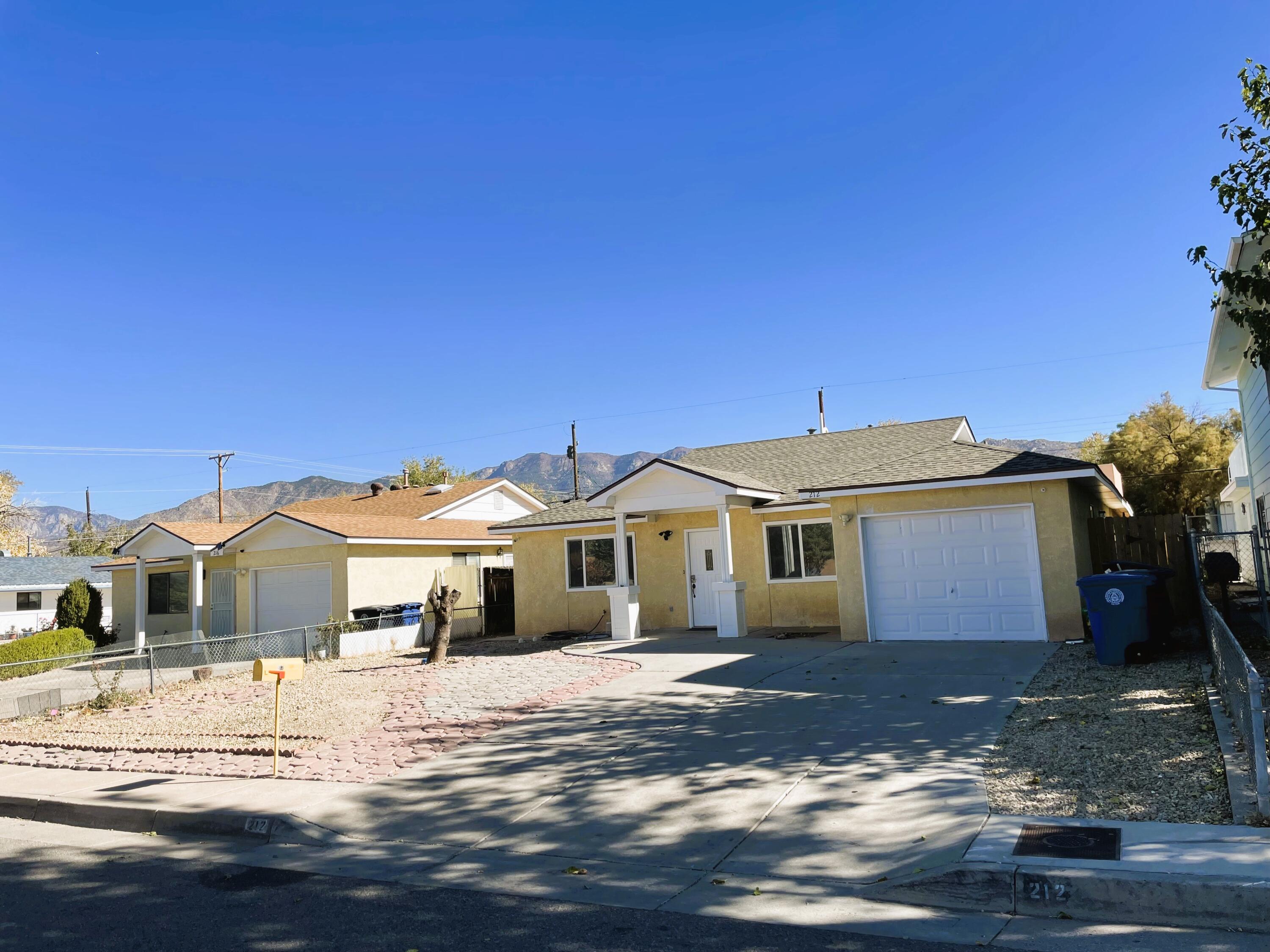 212 Maxine Street NE