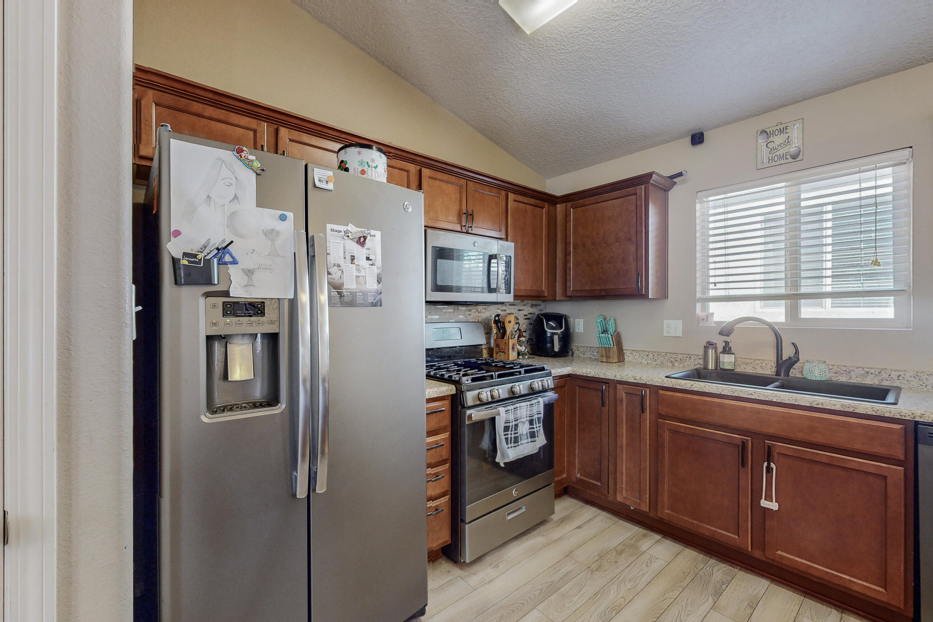 4006 Desert Lupine Drive NE