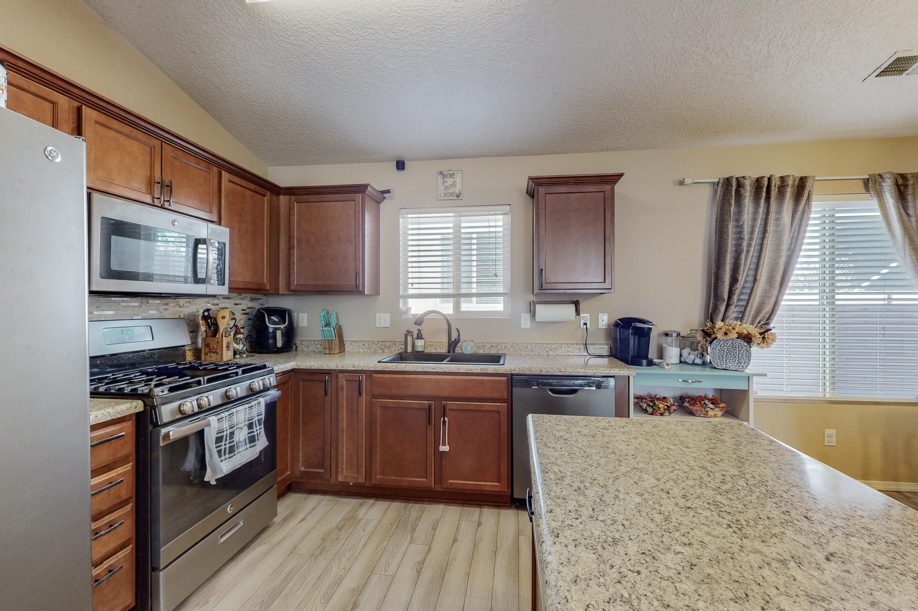 4006 Desert Lupine Drive NE