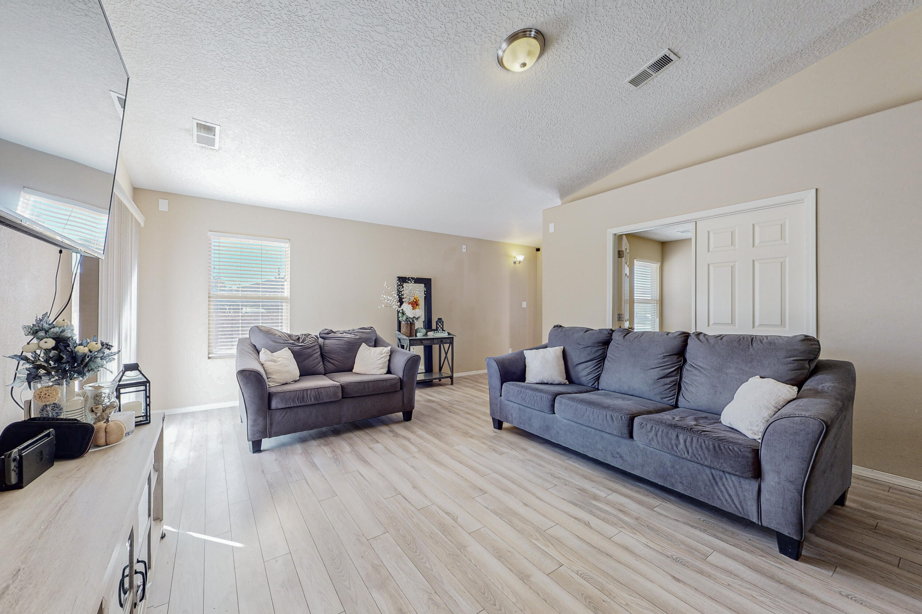 4006 Desert Lupine Drive NE