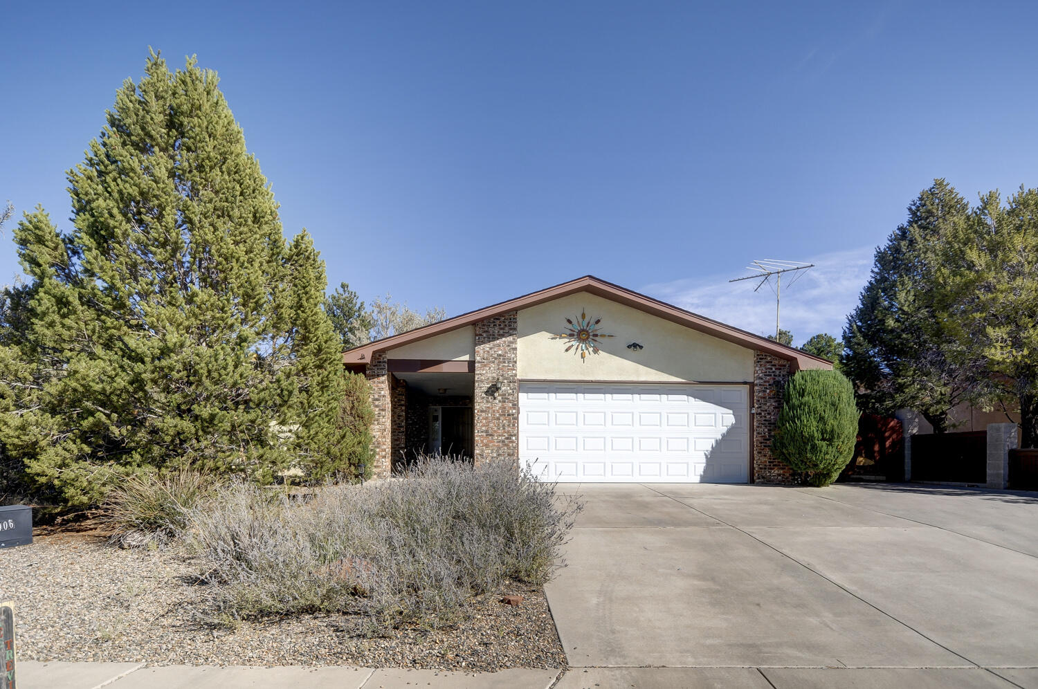 1006 Lee Trevino Boulevard