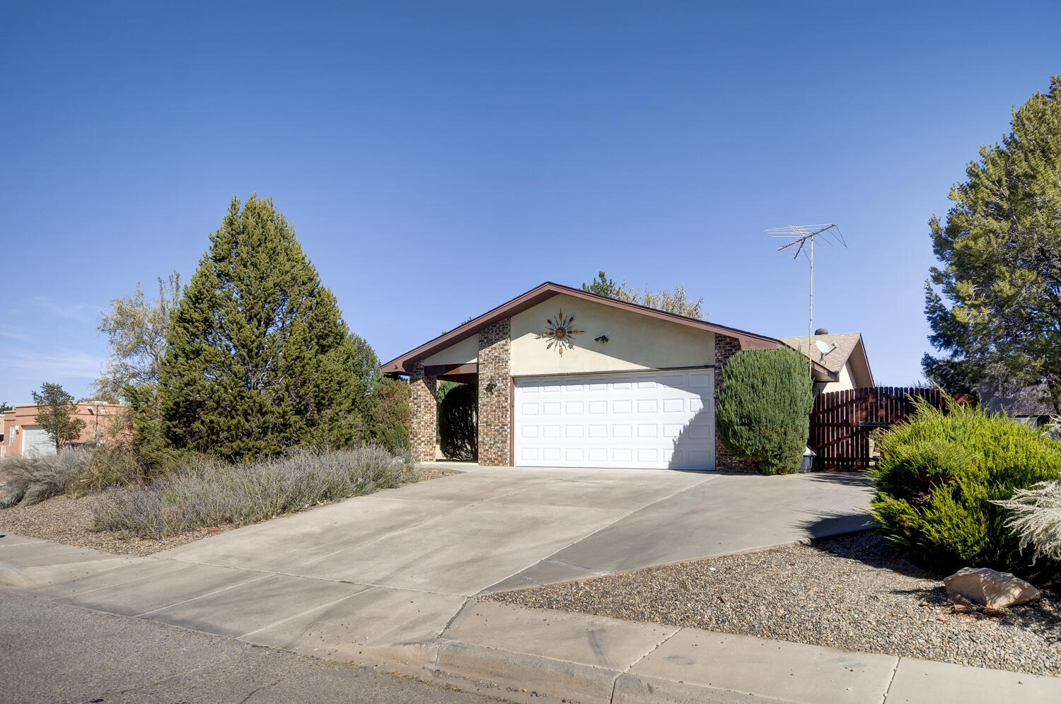1006 Lee Trevino Boulevard