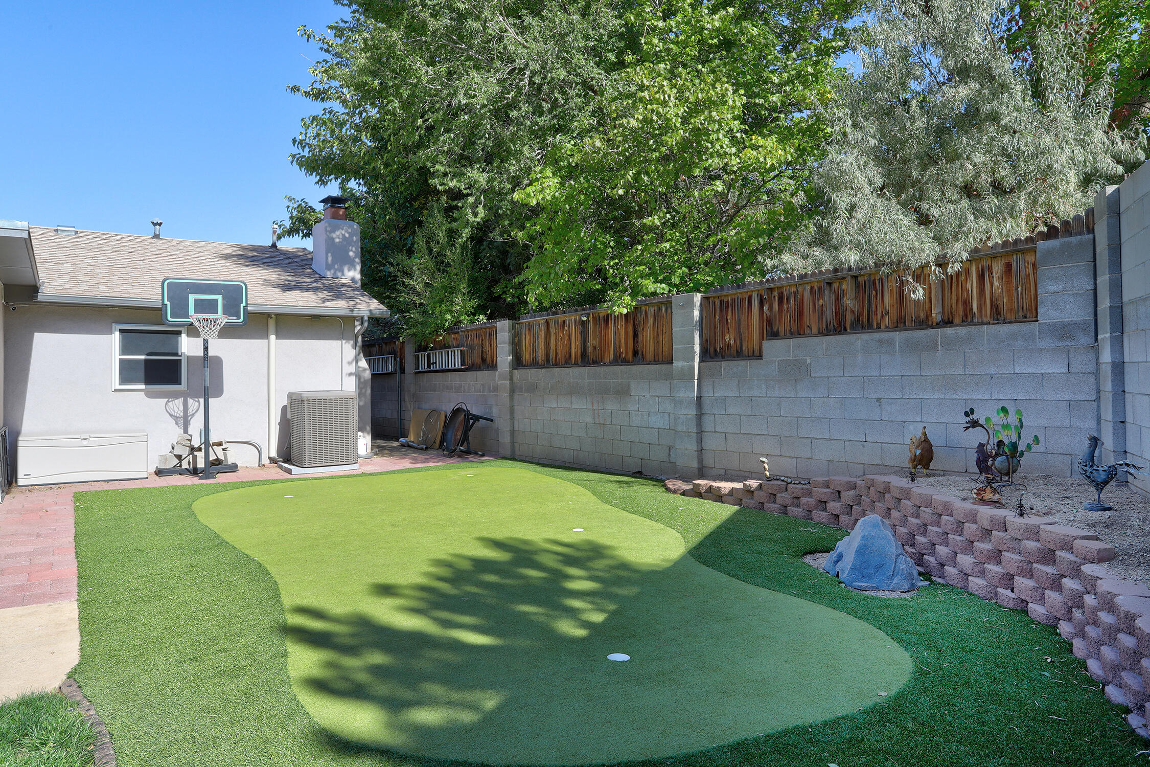 4604 Oahu Drive NE