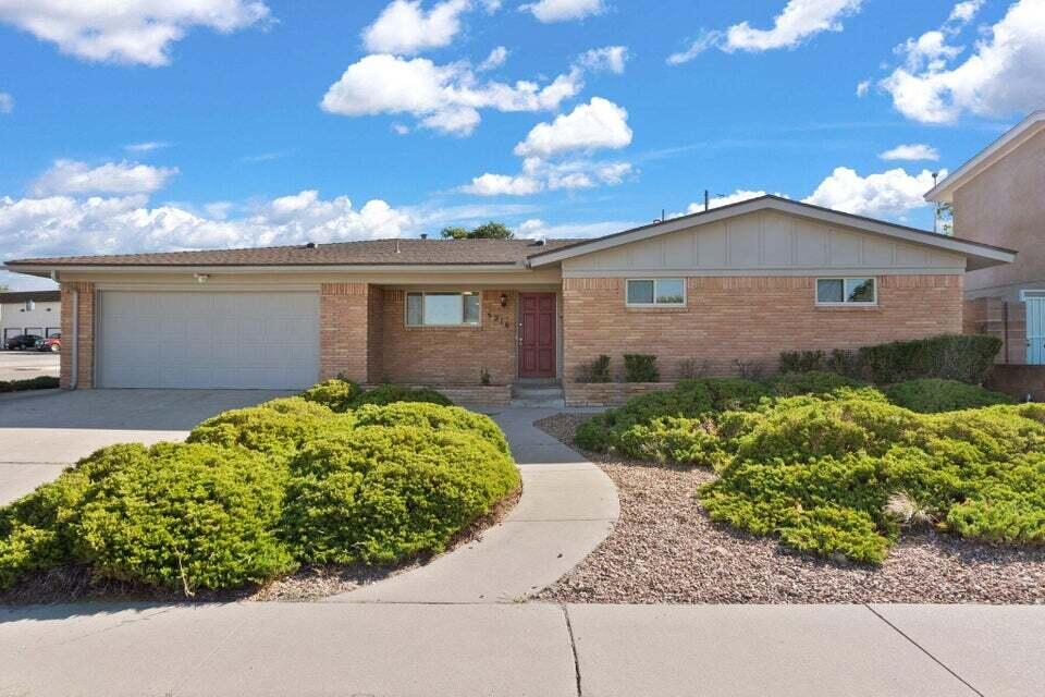 3216 Lykes Drive NE