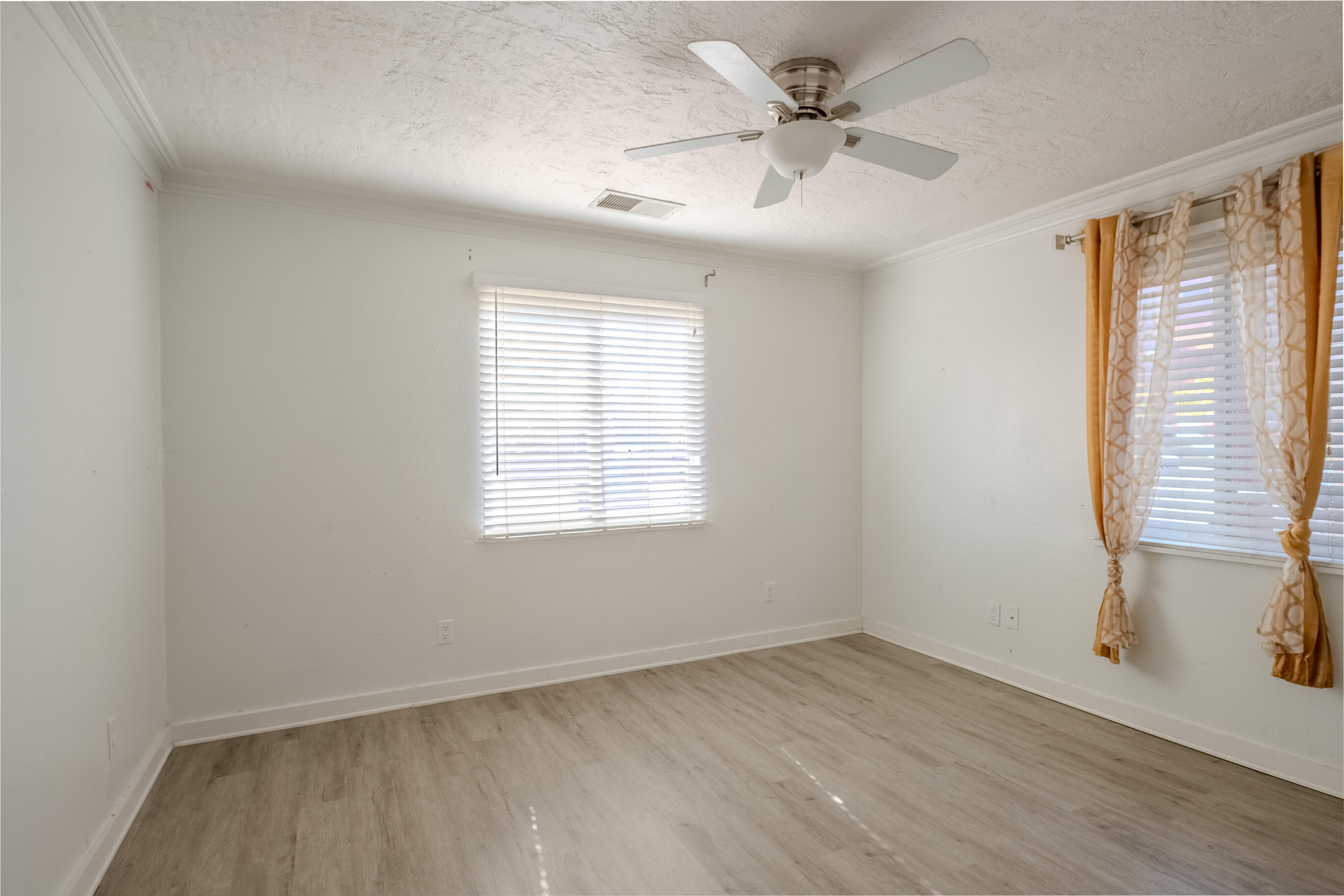 1032 W Gilbert Avenue