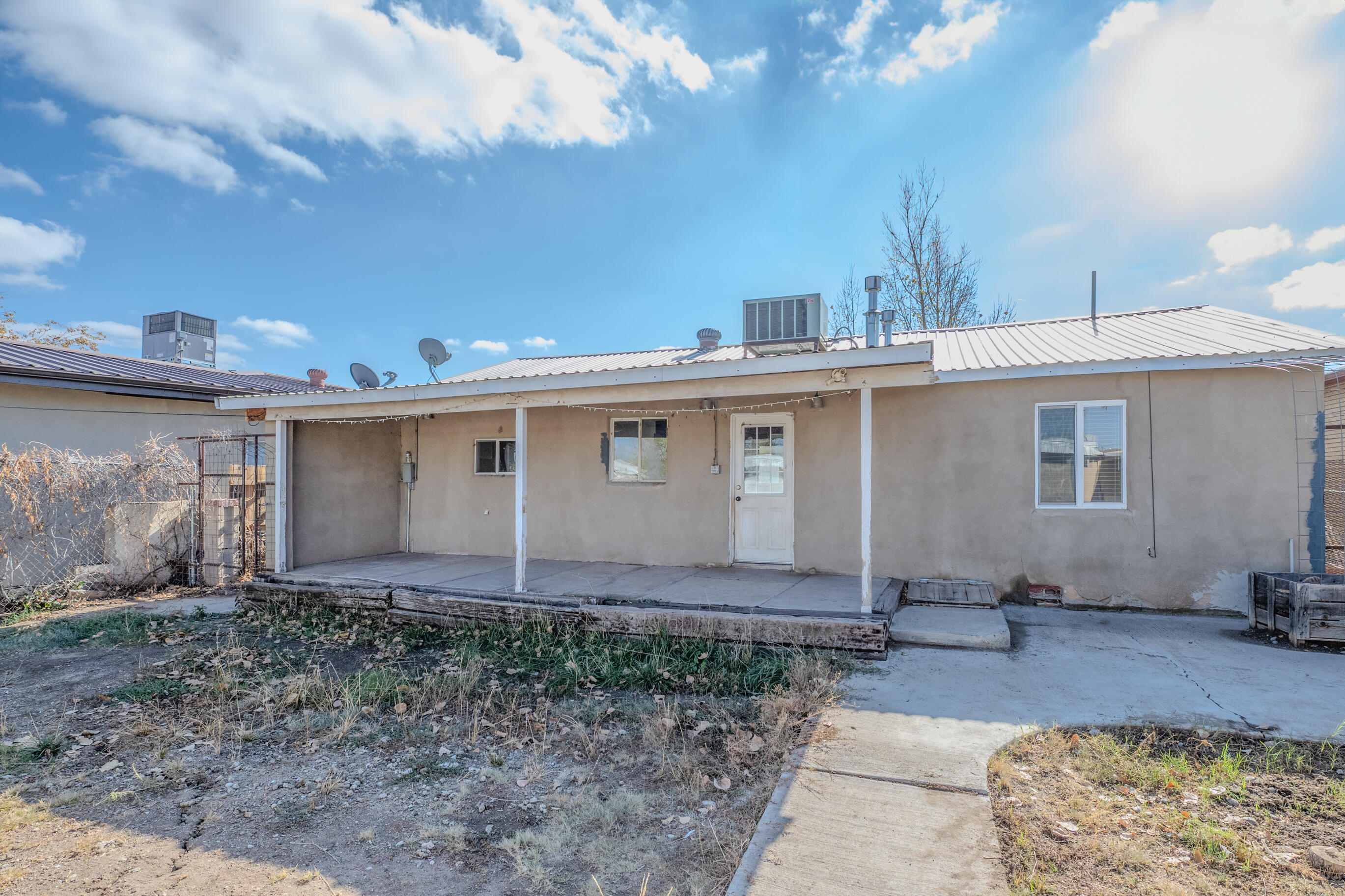 1032 W Gilbert Avenue