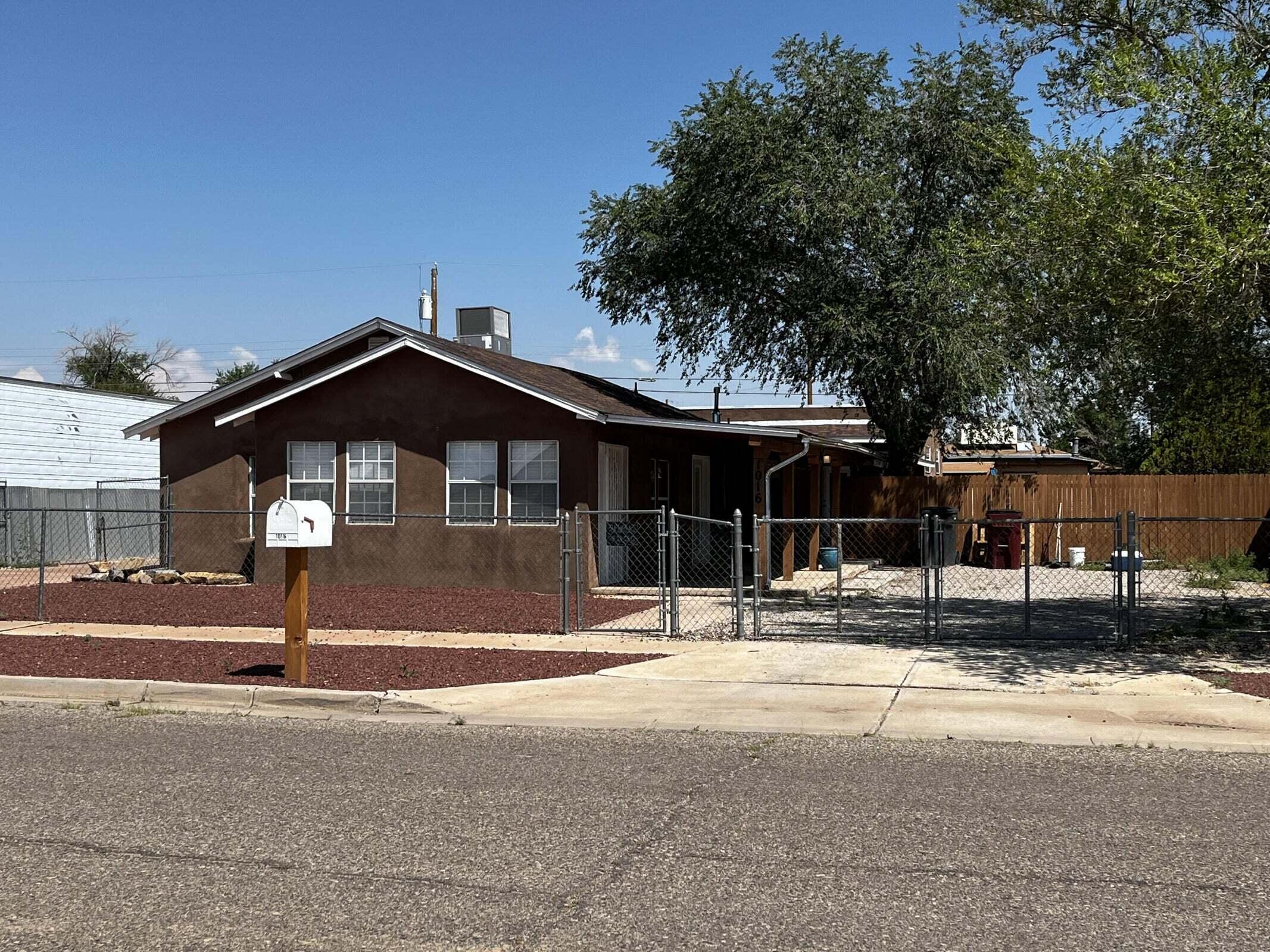 1016 W Gilbert Avenue