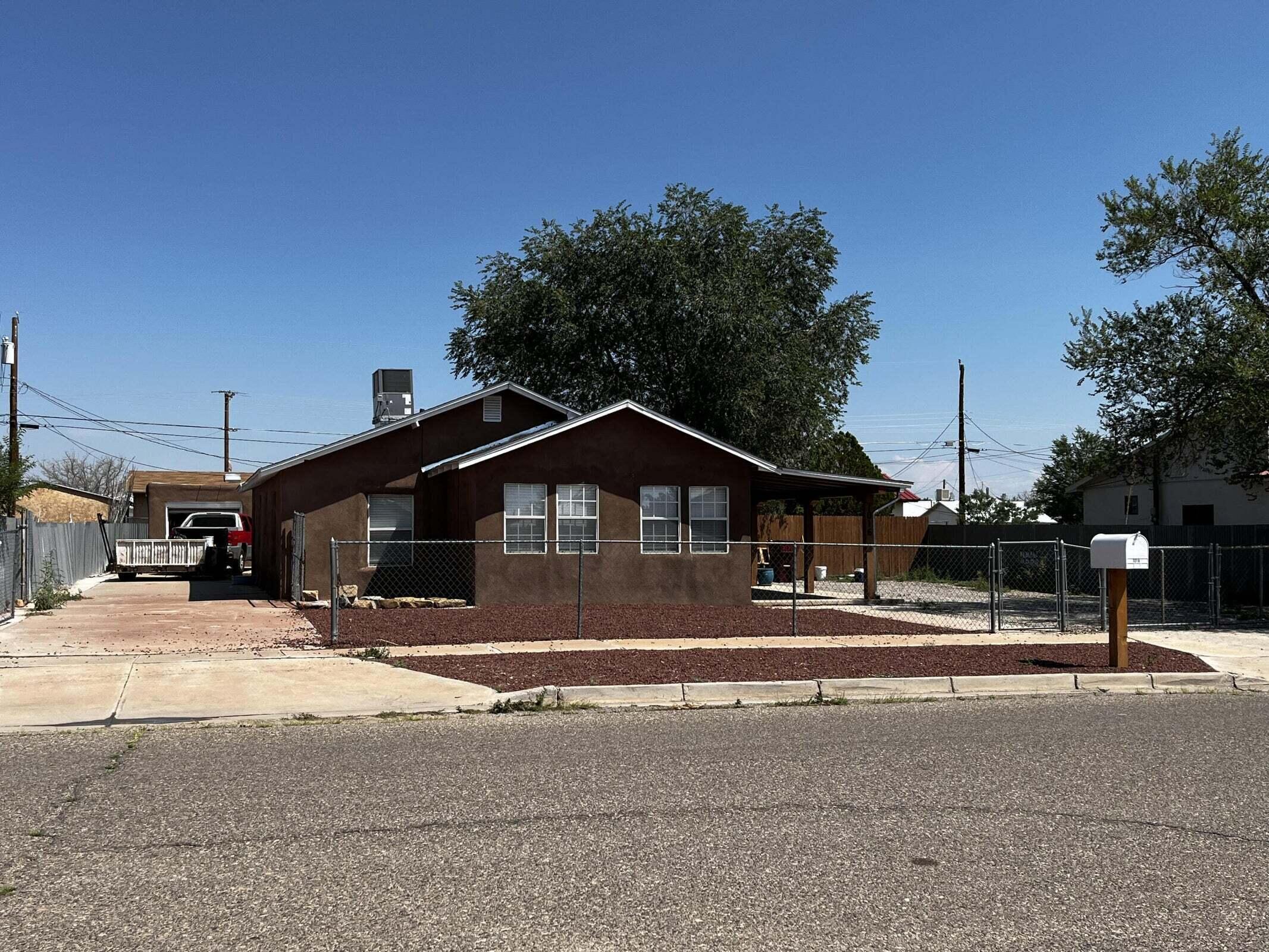 1016 W Gilbert Avenue