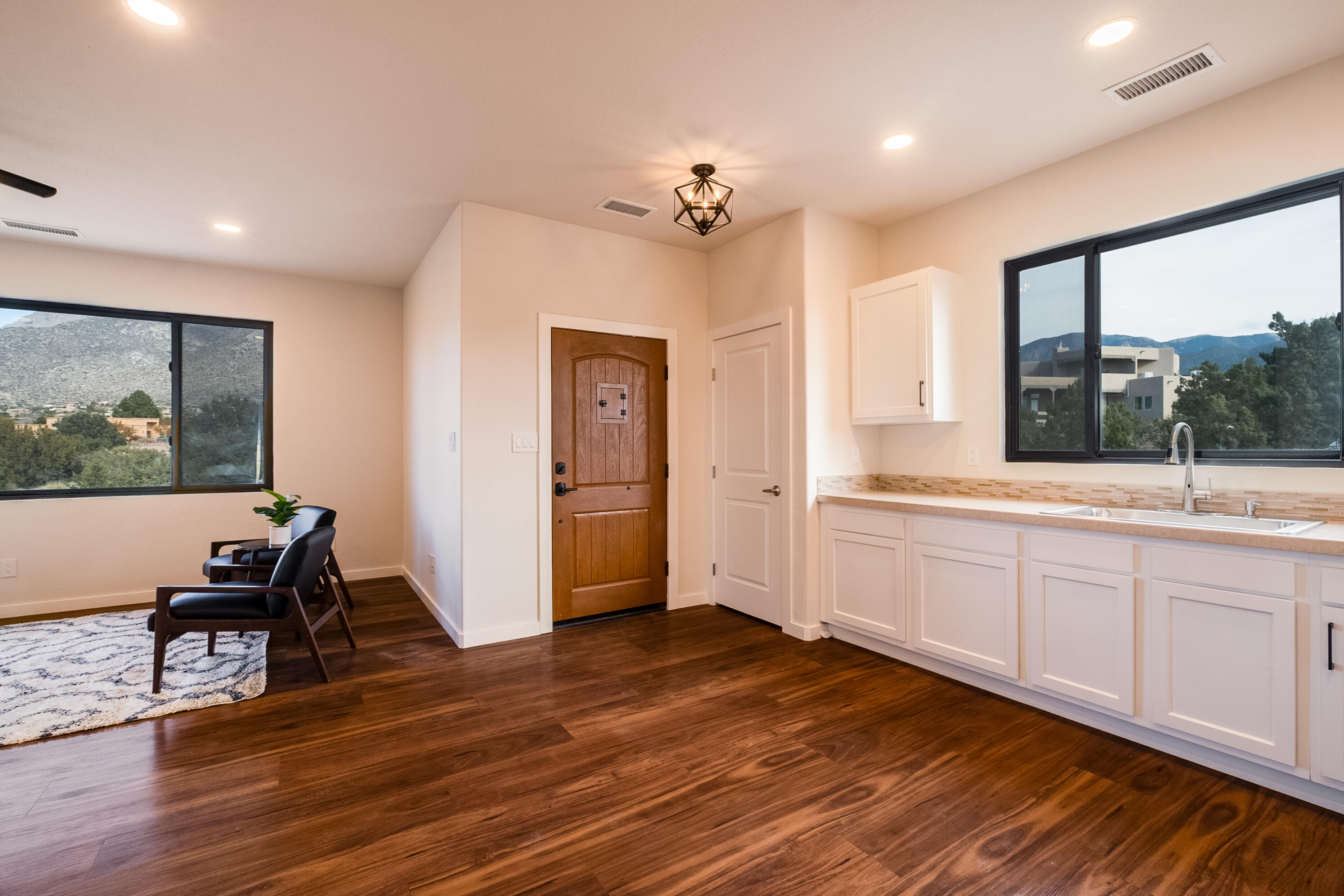 407 Live Oak Loop NE