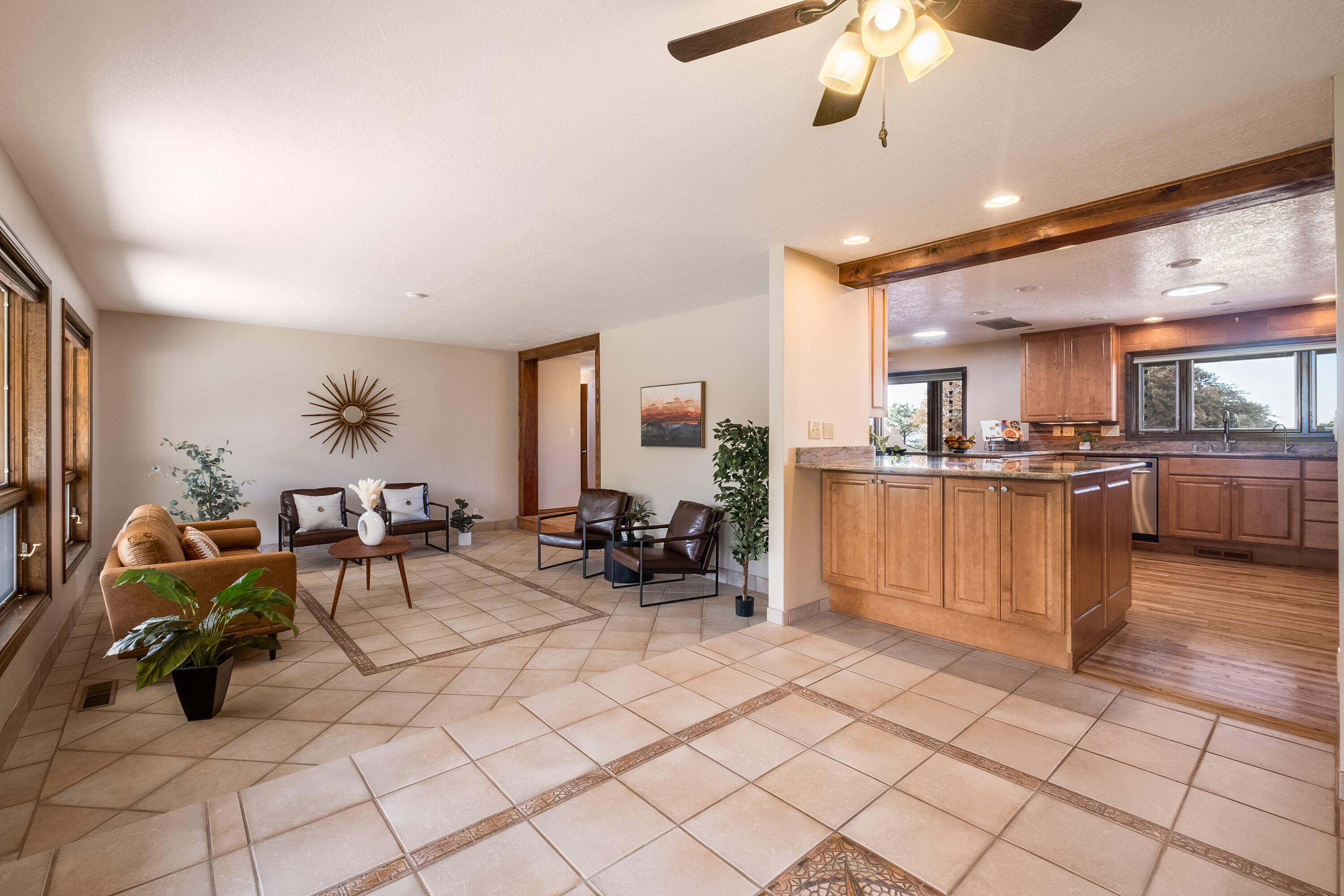 407 Live Oak Loop NE