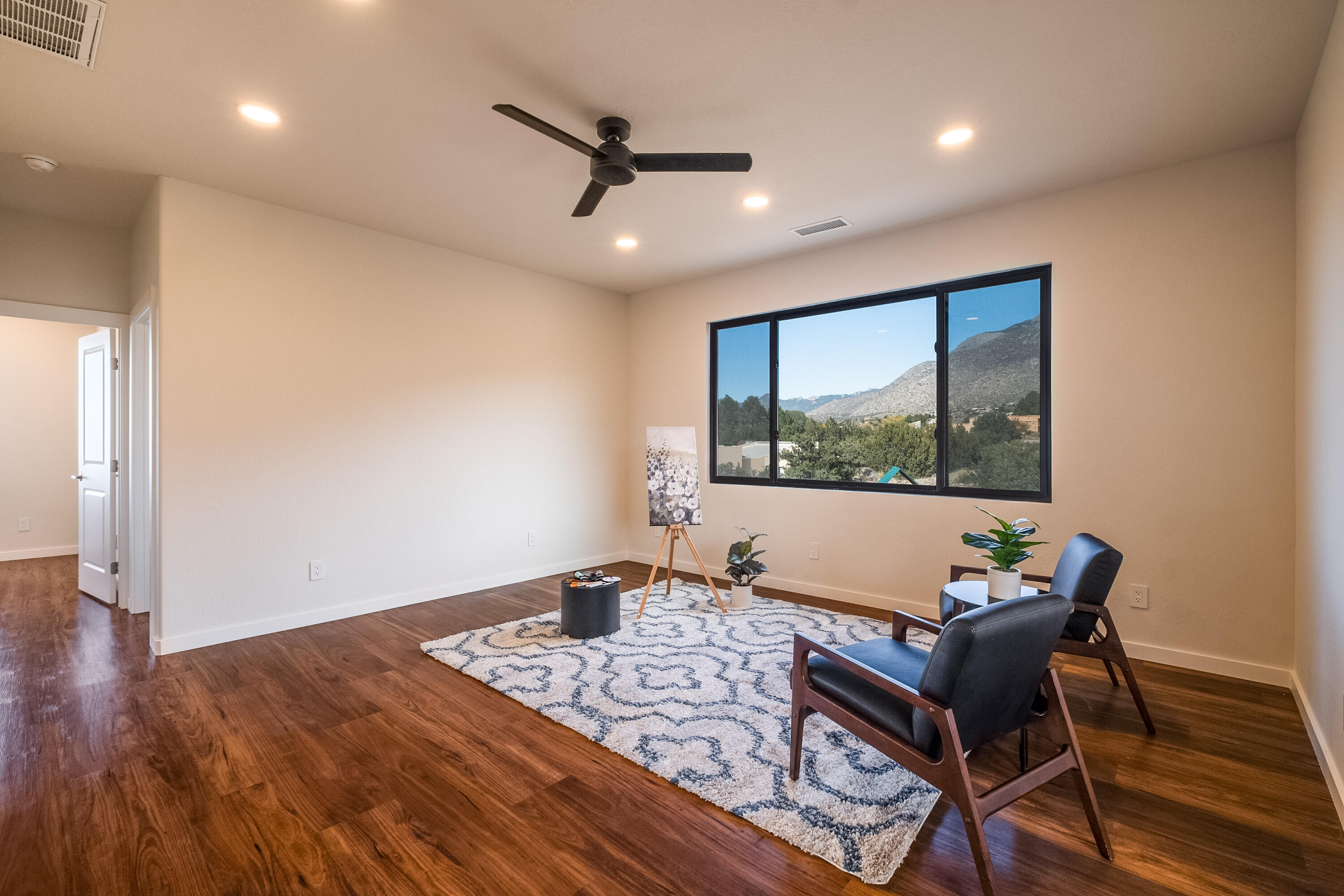 407 Live Oak Loop NE