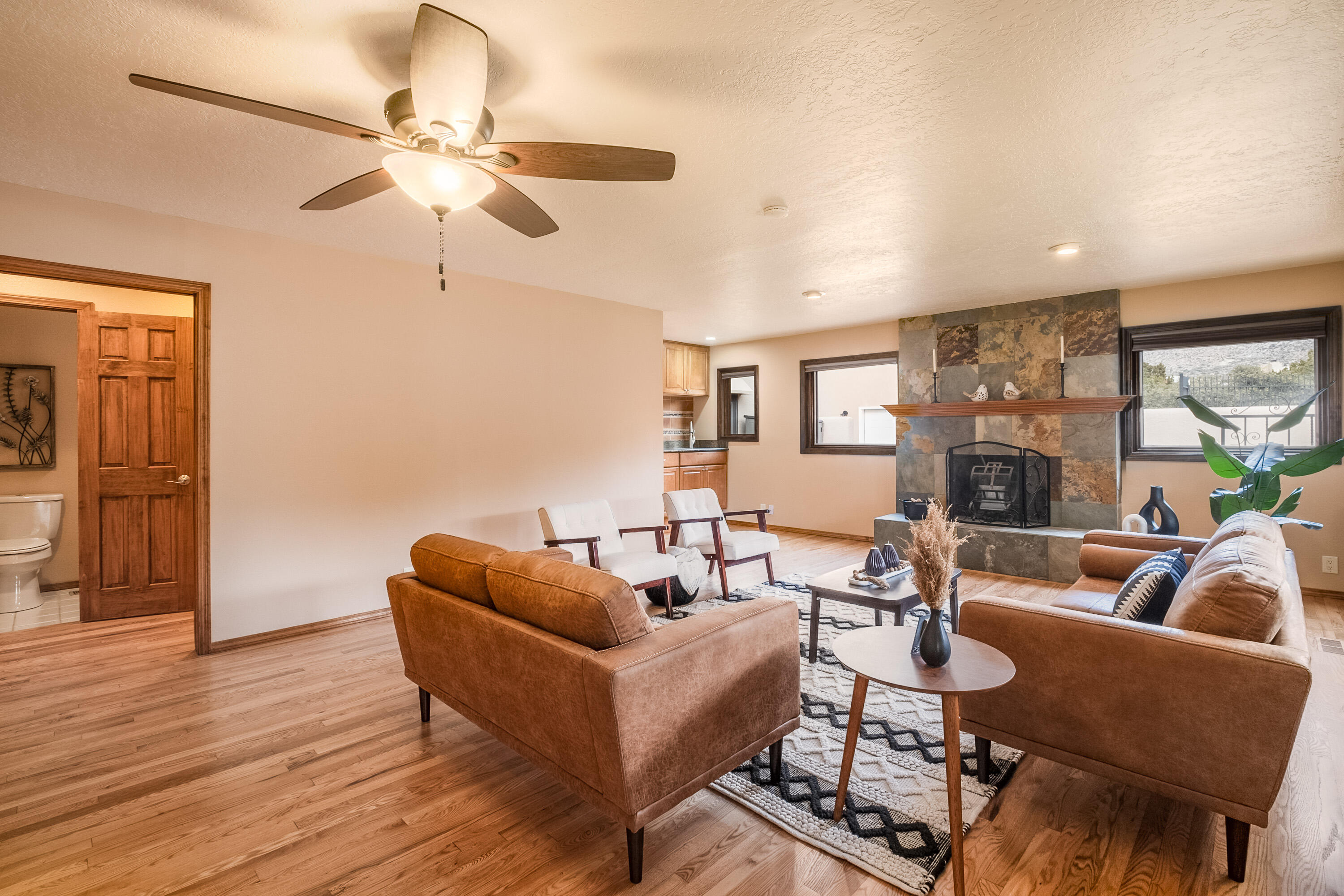 407 Live Oak Loop NE