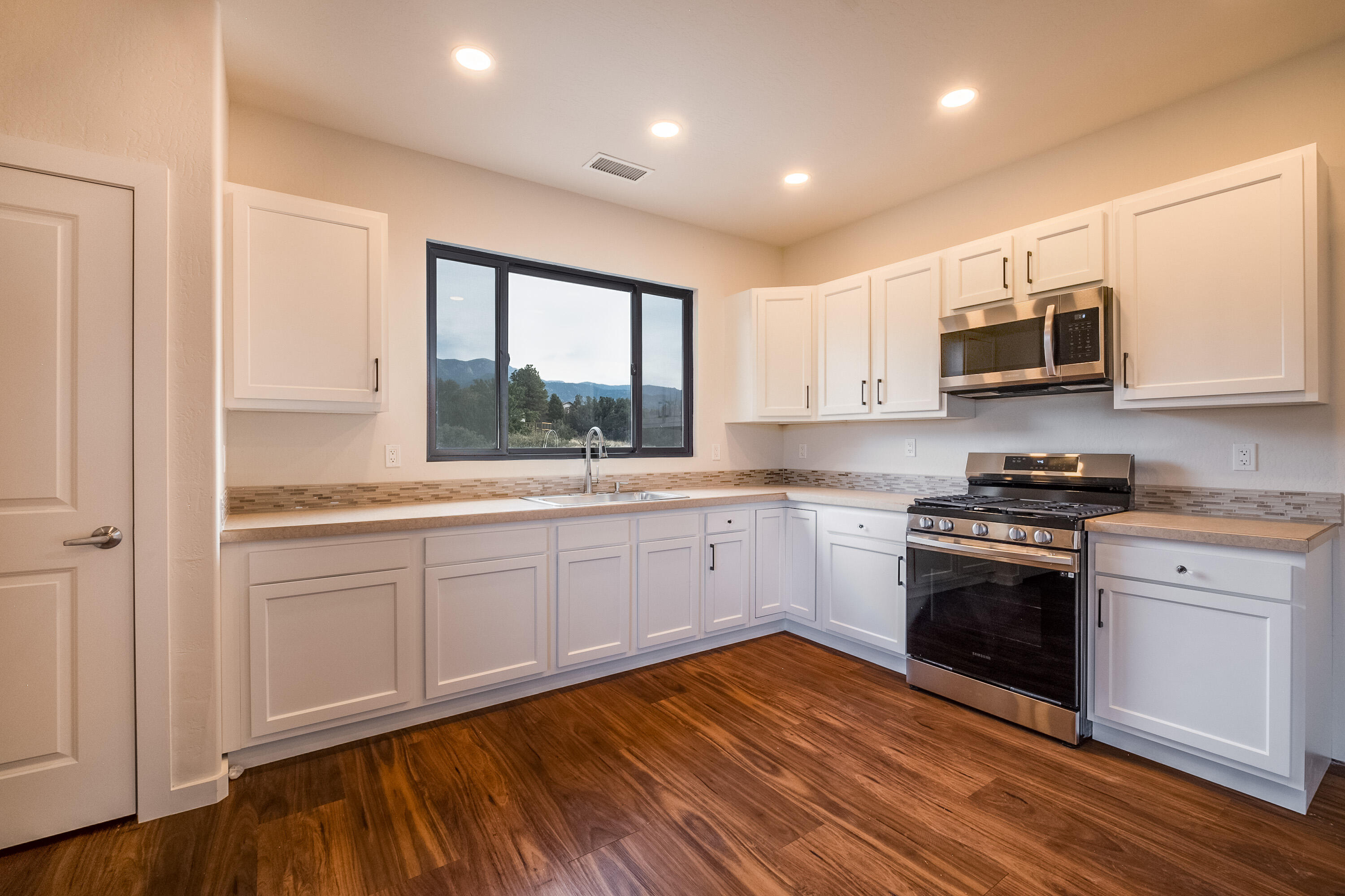 407 Live Oak Loop NE