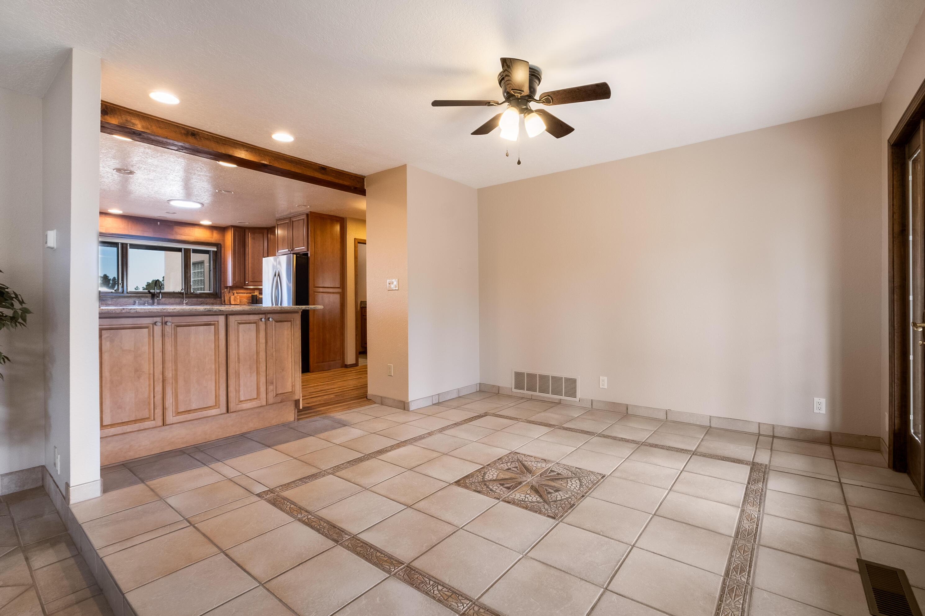 407 Live Oak Loop NE