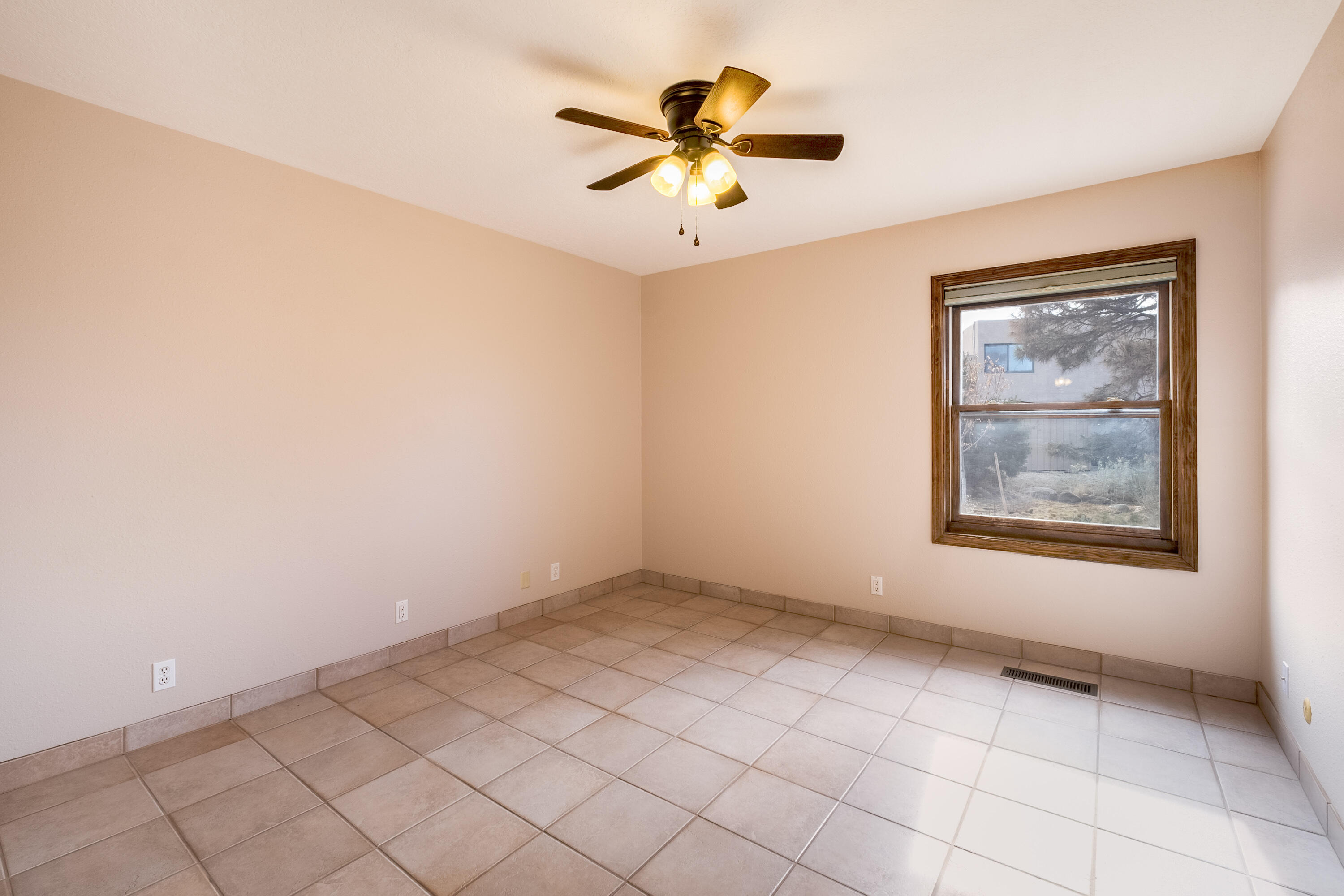 407 Live Oak Loop NE
