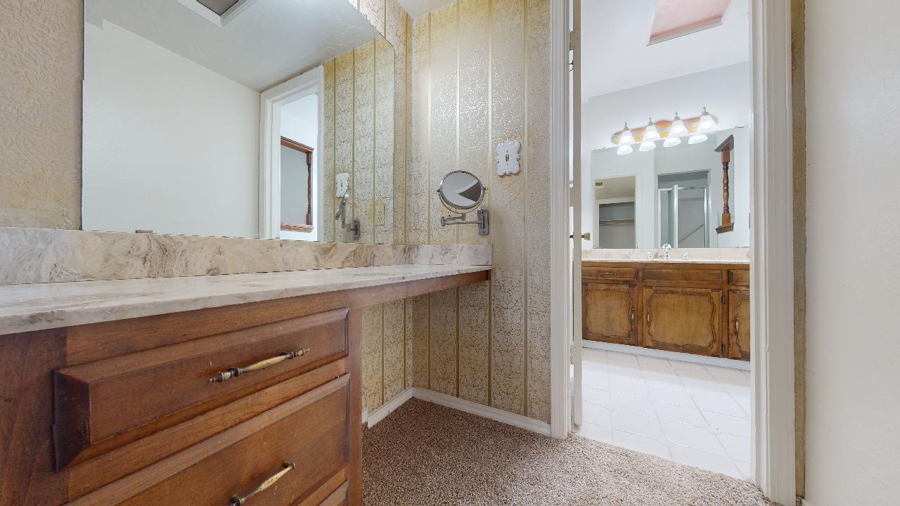 6920 Avenida La Costa NE