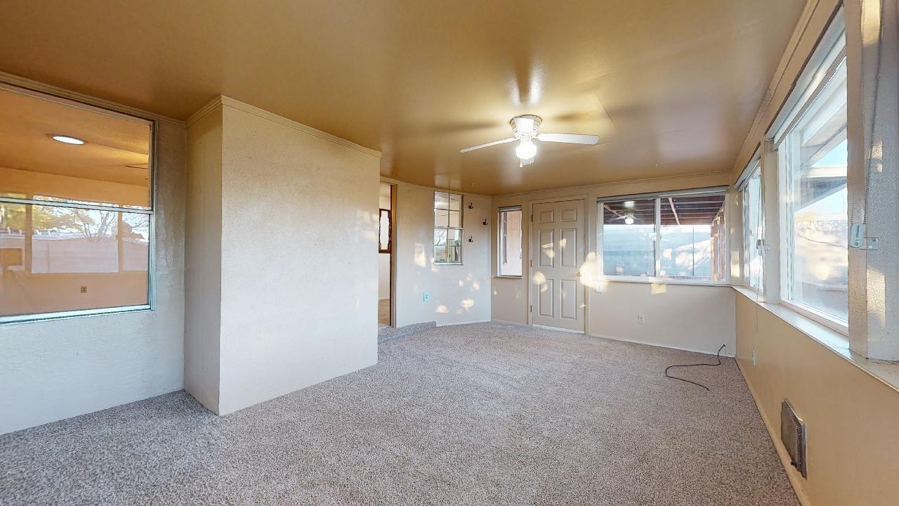 6920 Avenida La Costa NE