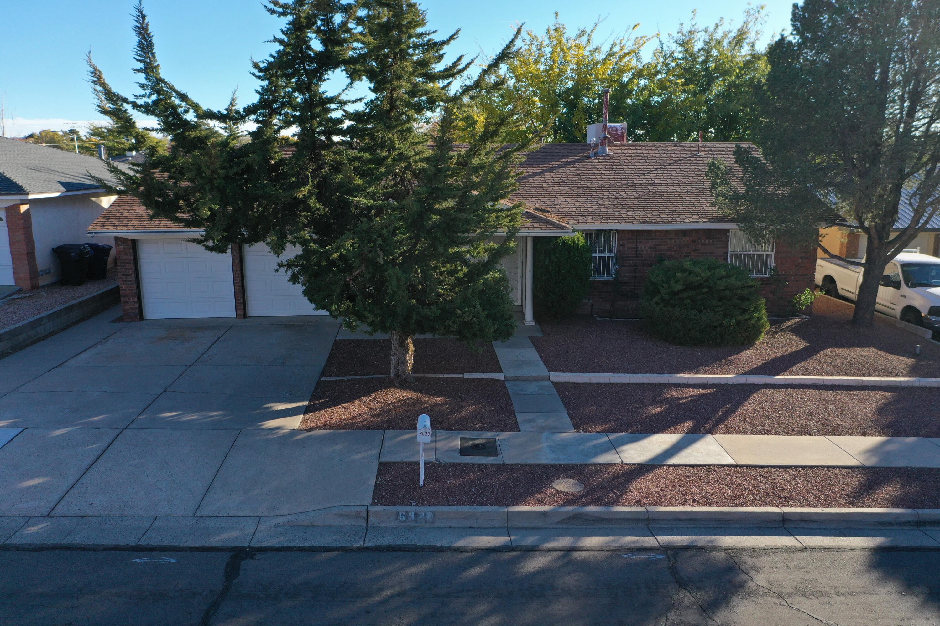 6920 Avenida La Costa NE