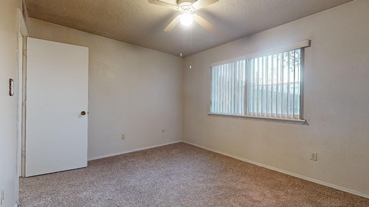 6920 Avenida La Costa NE